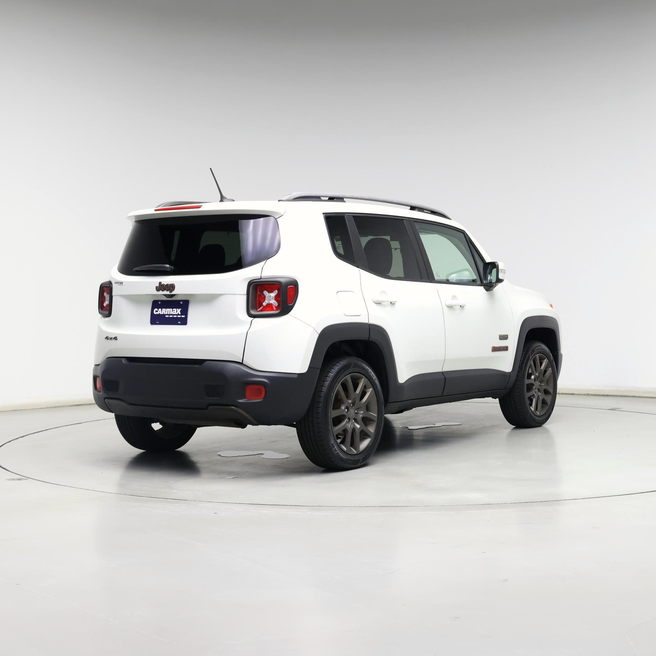Thumbnail: 2016 Jeep Renegade - 8
