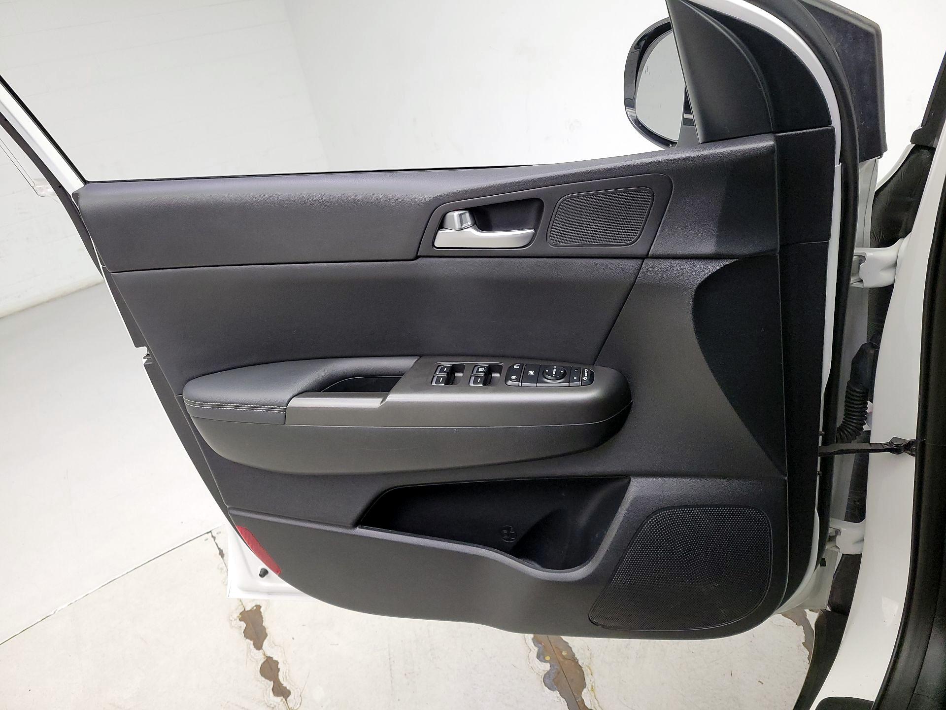 Thumbnail: 2020 Kia Sportage - 12
