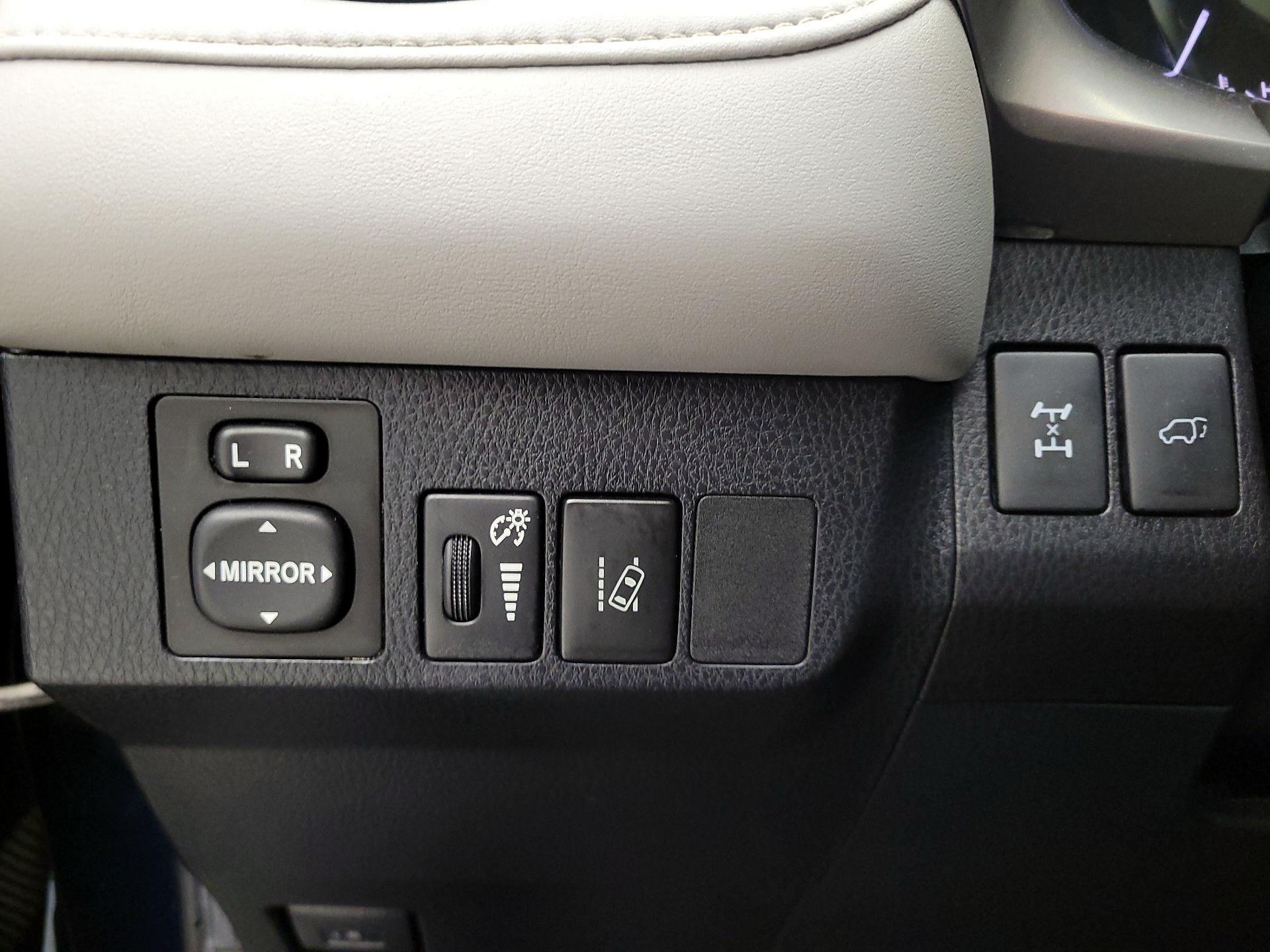 Thumbnail: 2017 Toyota RAV4 - 13