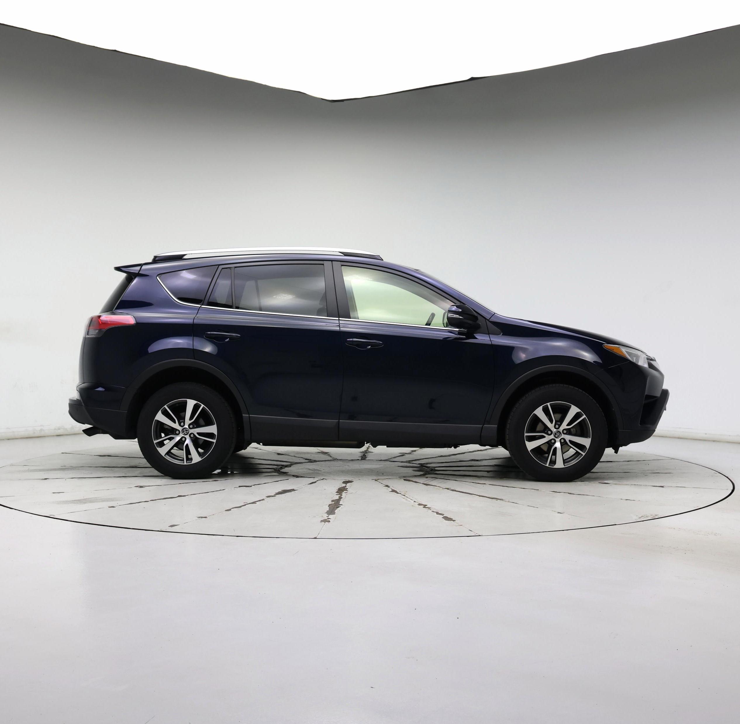 Thumbnail: 2017 Toyota RAV4 - 7