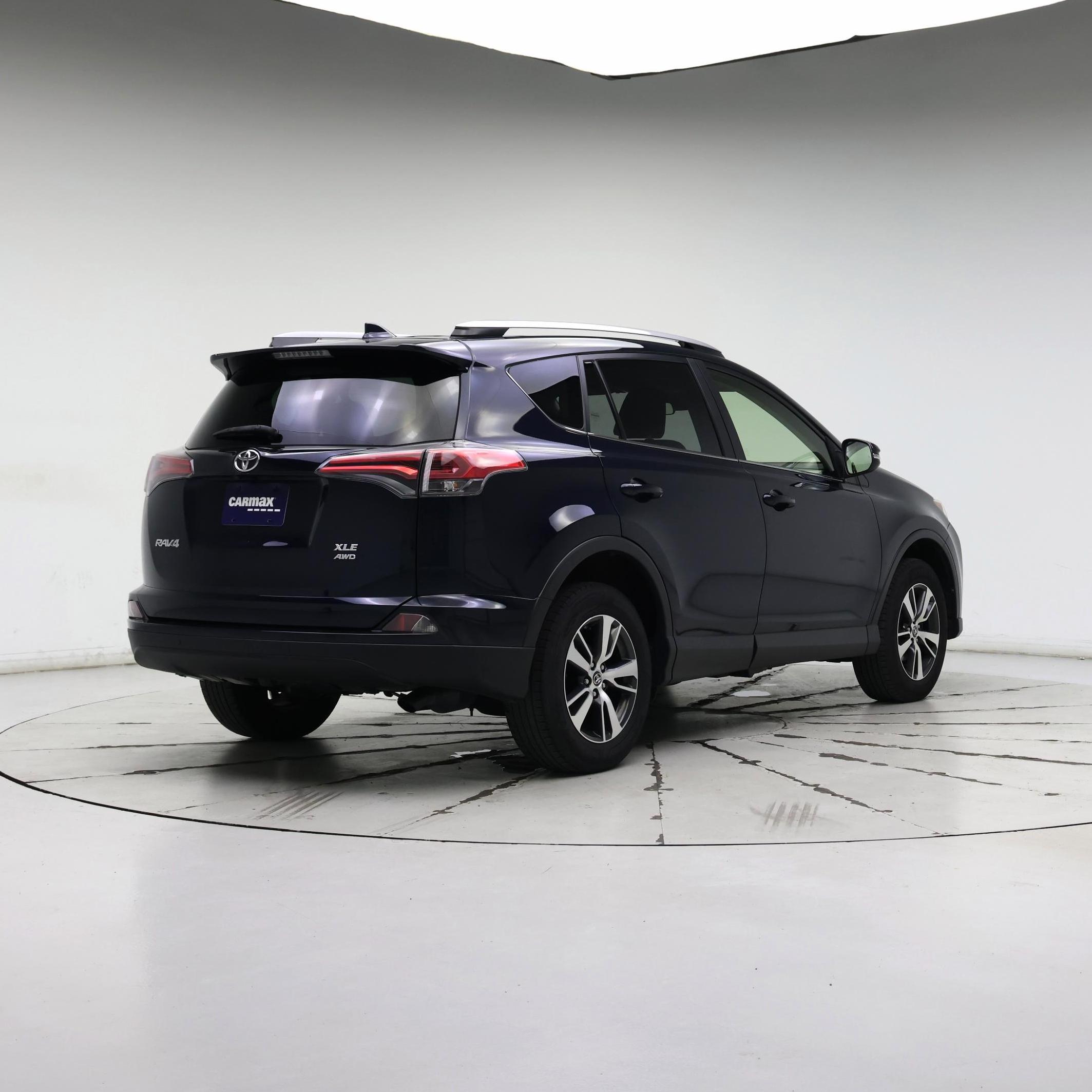 Thumbnail: 2017 Toyota RAV4 - 8