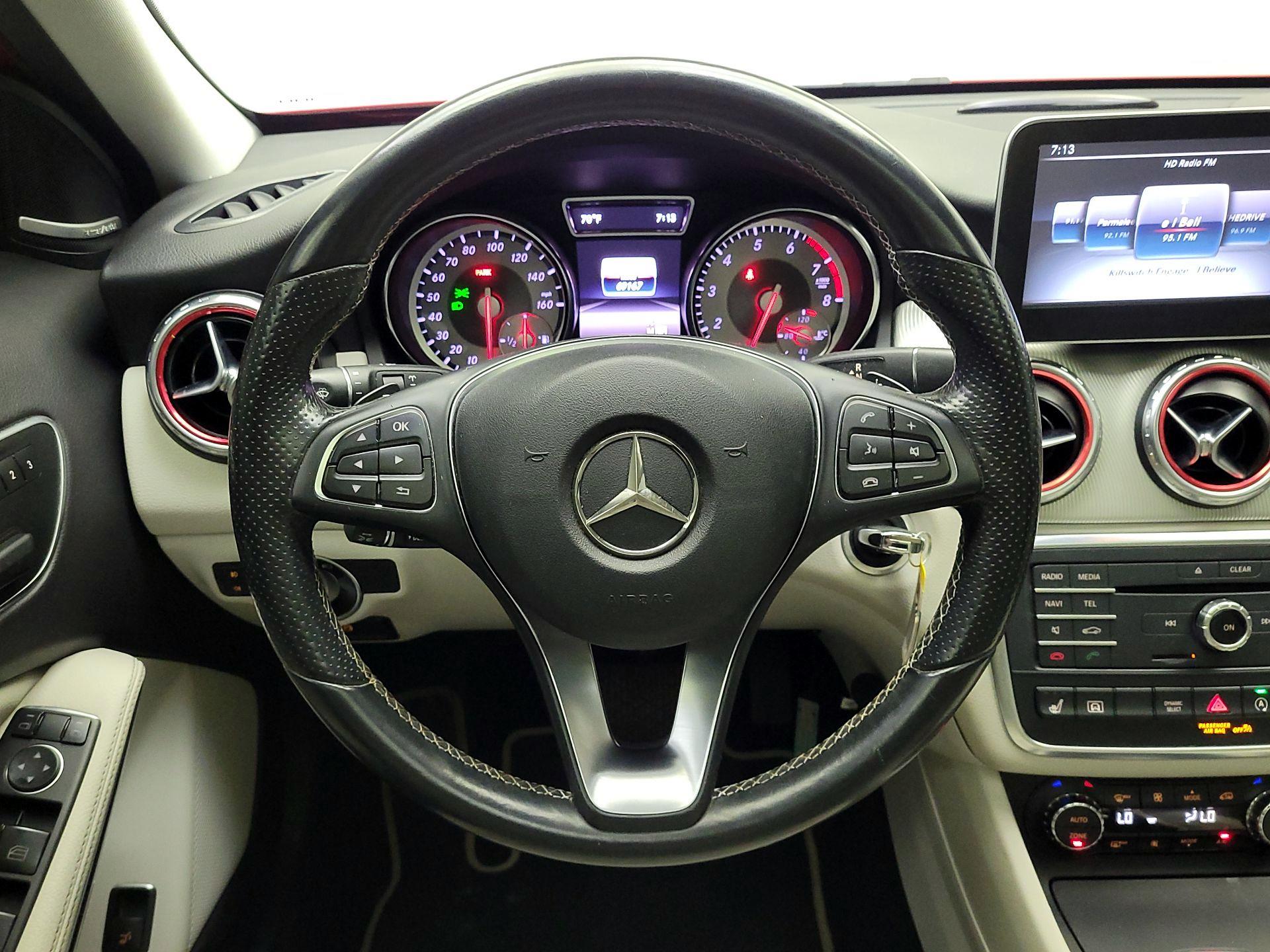 Thumbnail: 2016 Mercedes-Benz GLA - 10