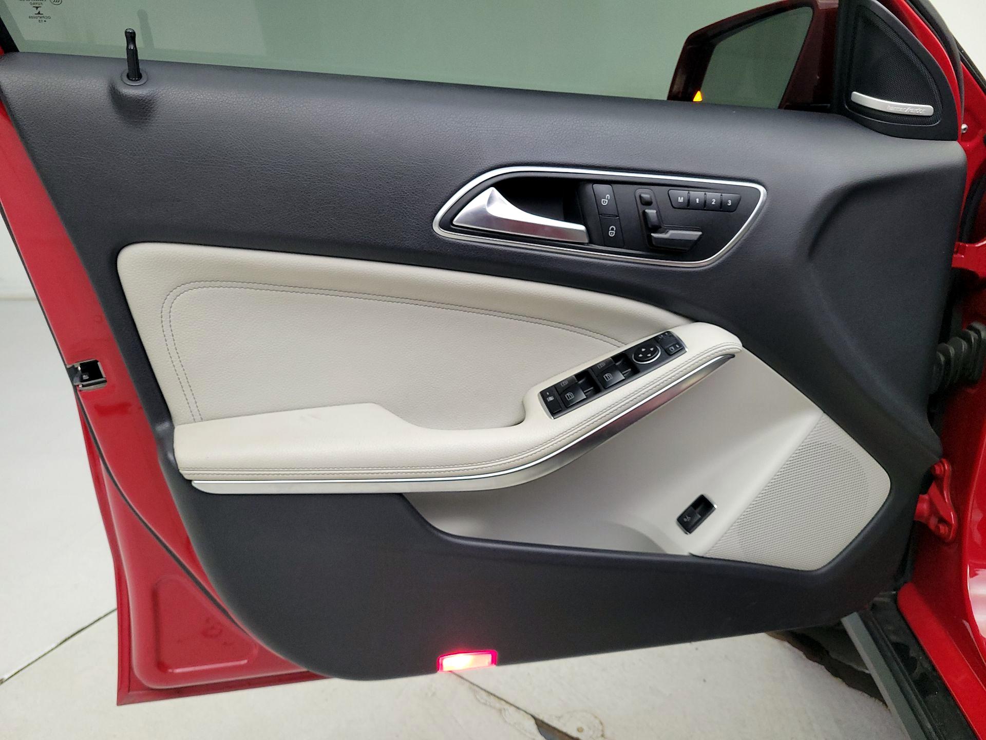 Thumbnail: 2016 Mercedes-Benz GLA - 12
