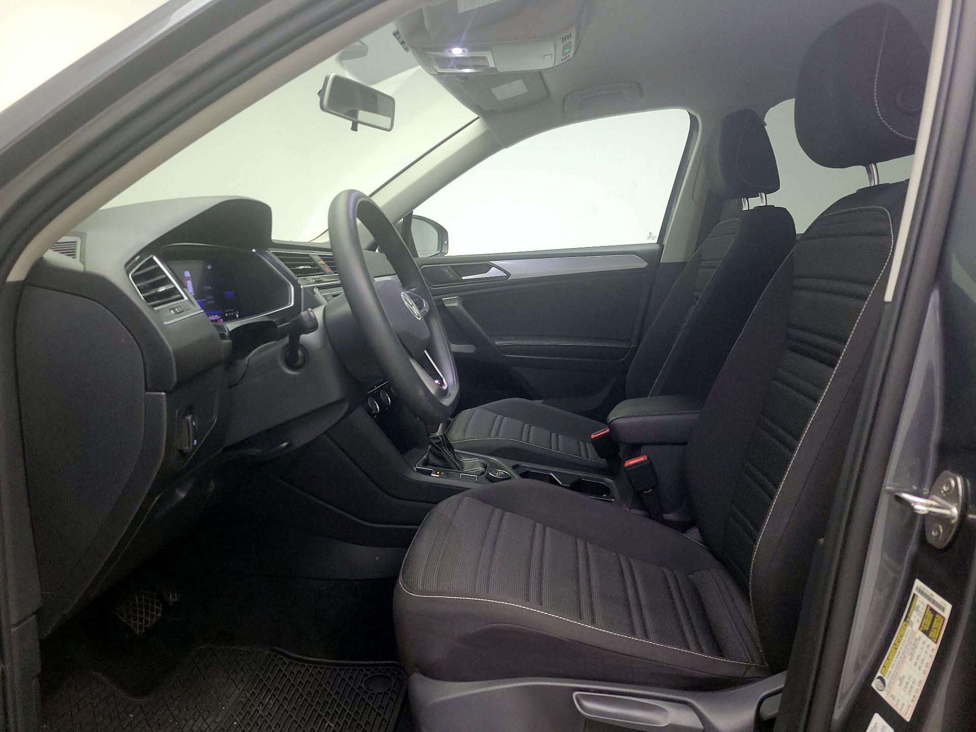 Thumbnail: 2022 Volkswagen Tiguan - 11