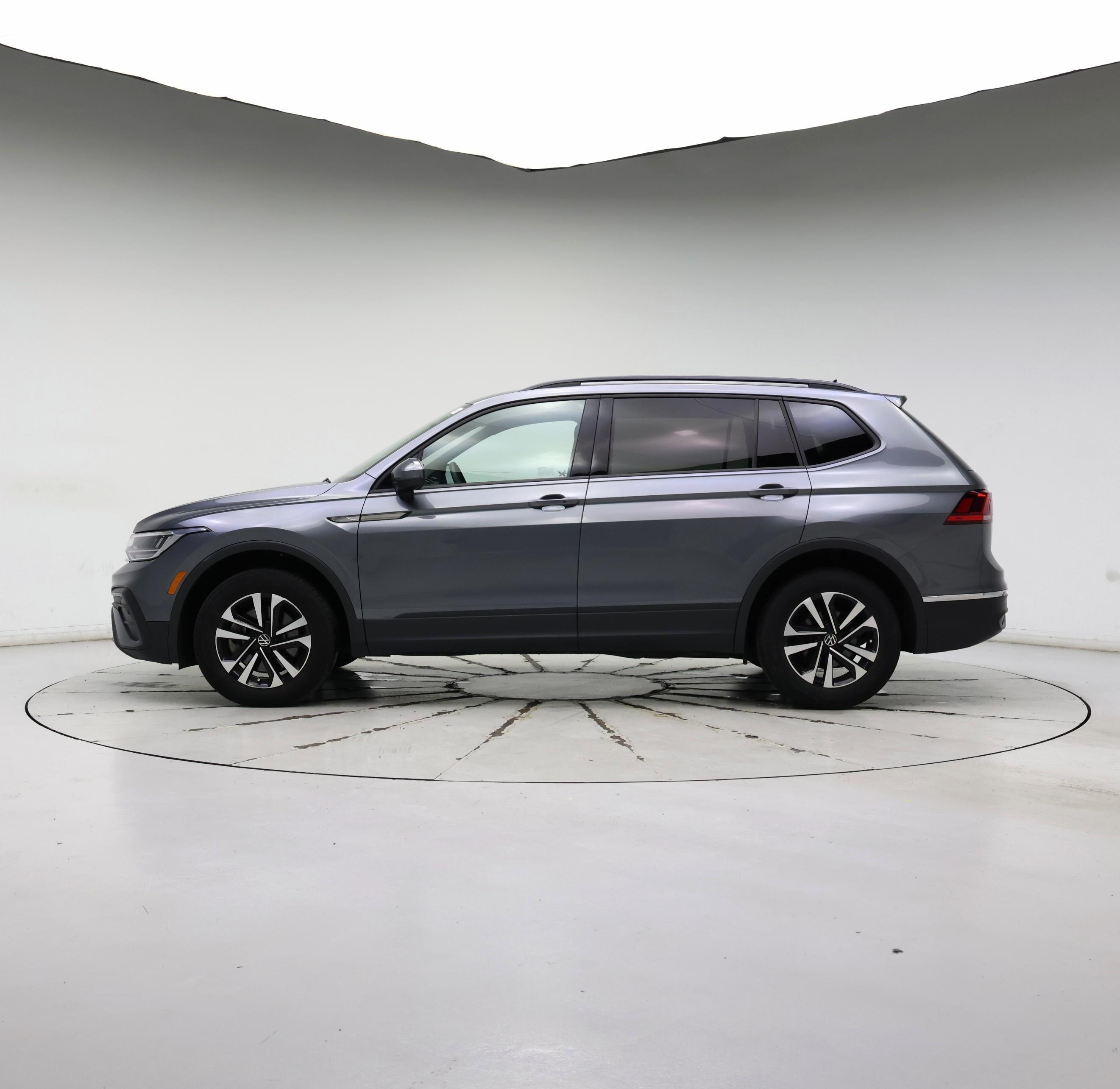Thumbnail: 2022 Volkswagen Tiguan - 3