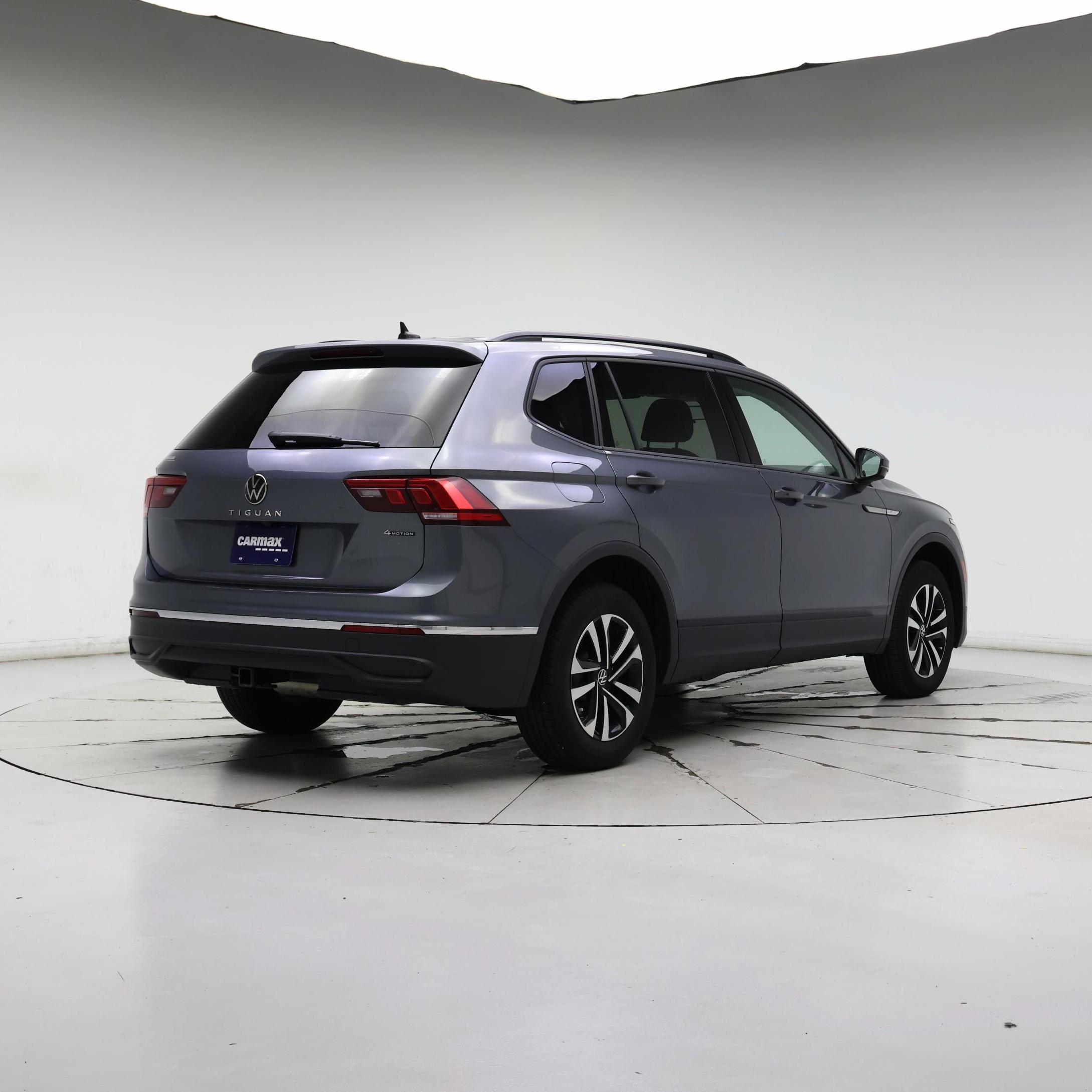Thumbnail: 2022 Volkswagen Tiguan - 8