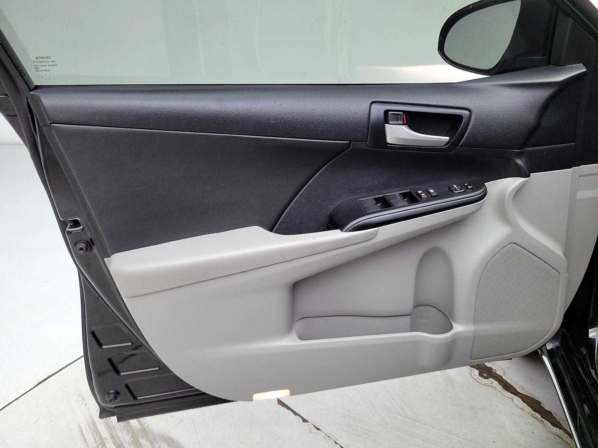 Thumbnail: 2014 Toyota Camry - 12