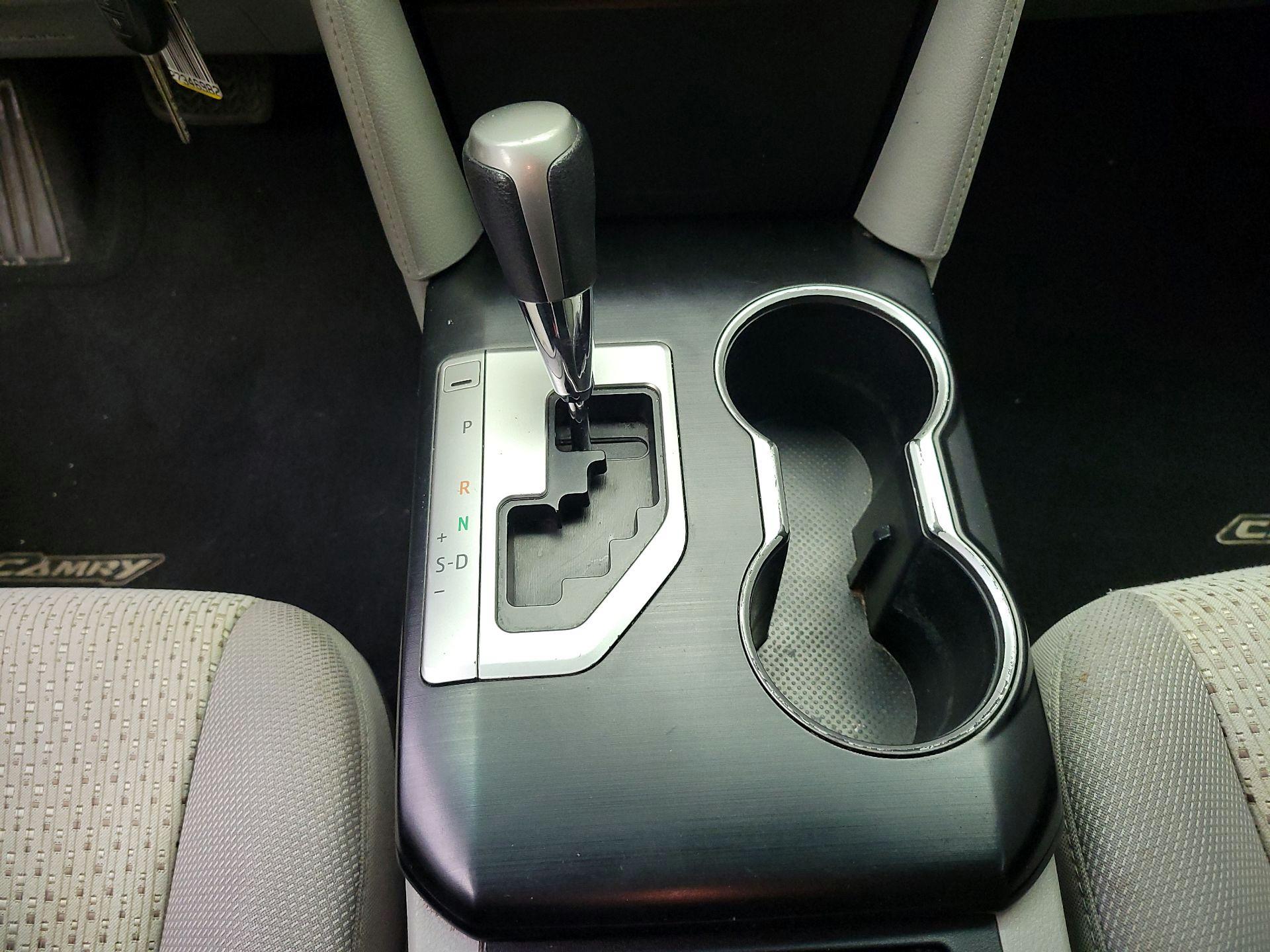Thumbnail: 2014 Toyota Camry - 17