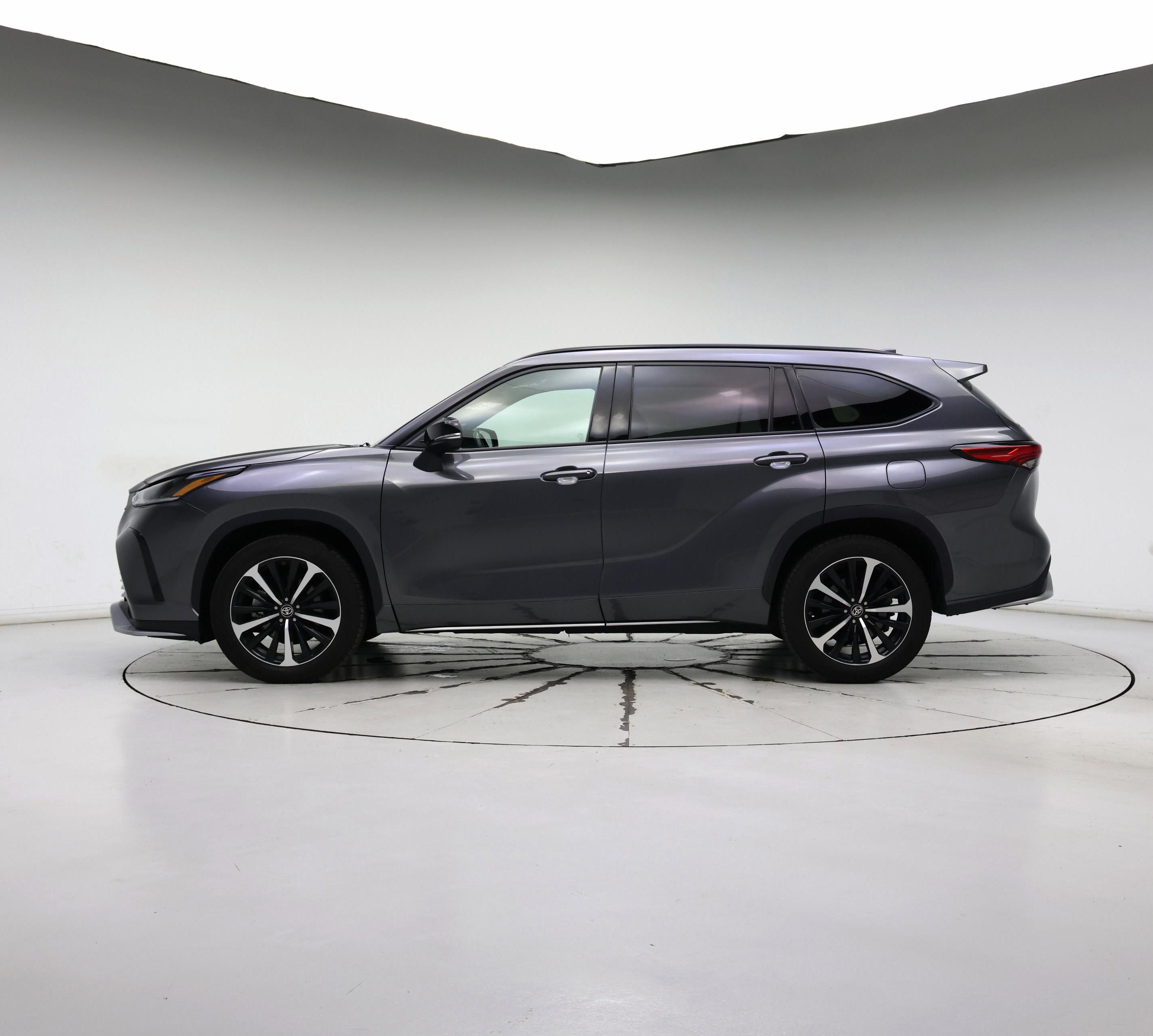 Thumbnail: 2021 Toyota Highlander - 3
