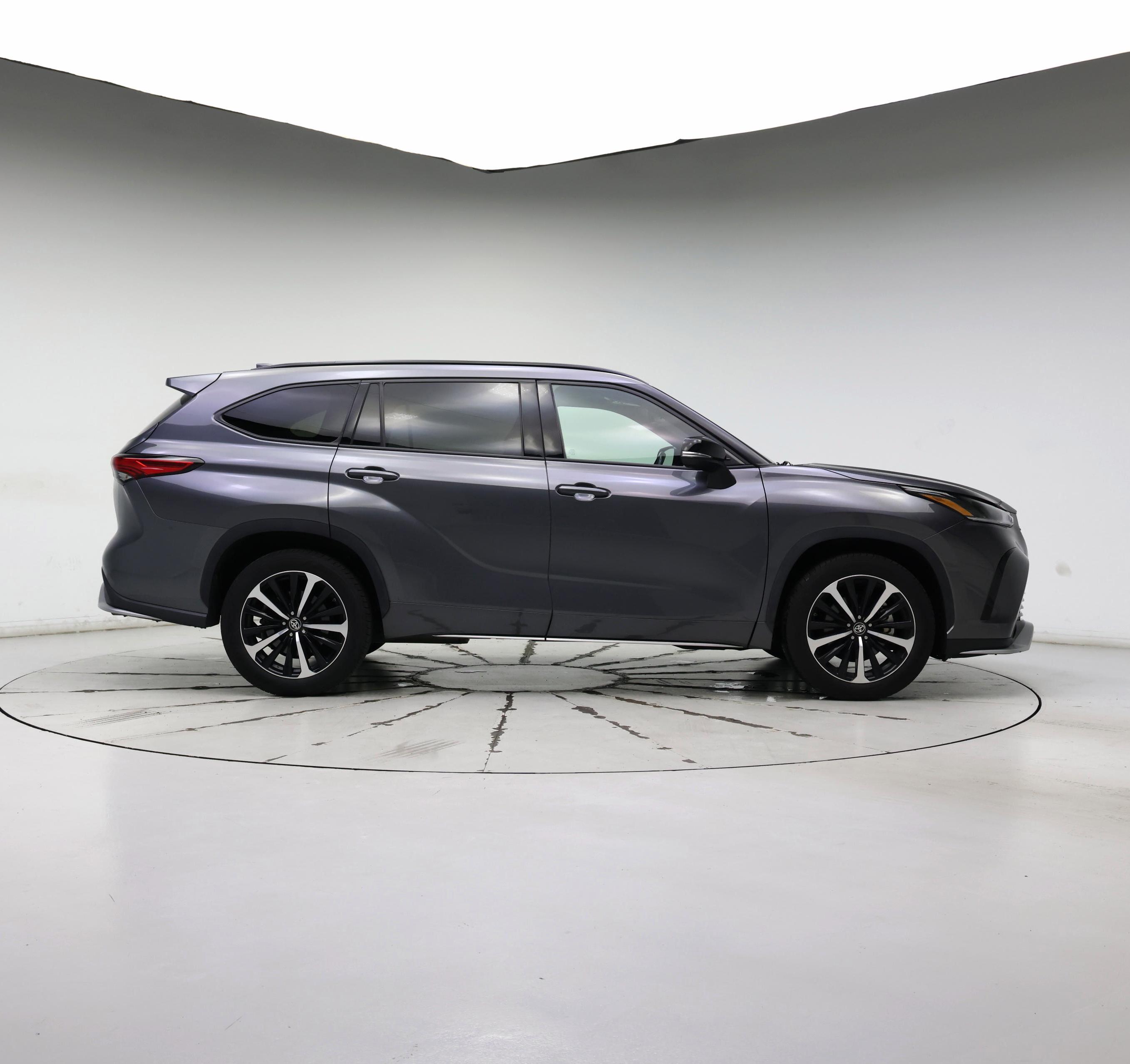 Thumbnail: 2021 Toyota Highlander - 7