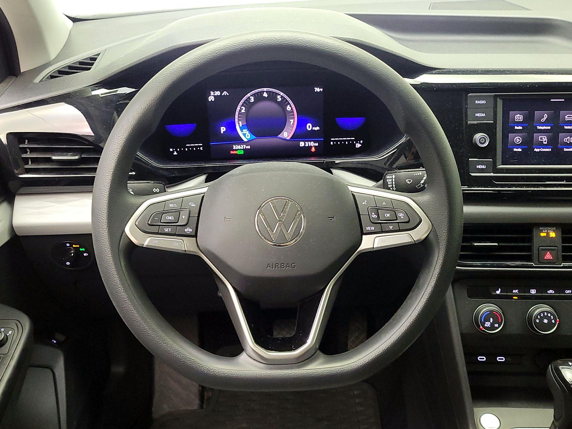 Thumbnail: 2022 Volkswagen Taos - 10