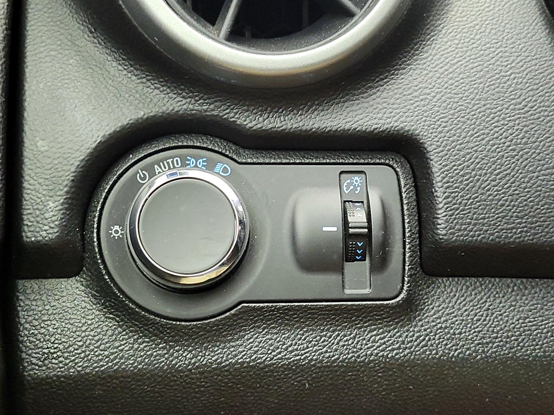Thumbnail: 2015 Chevrolet Trax - 13