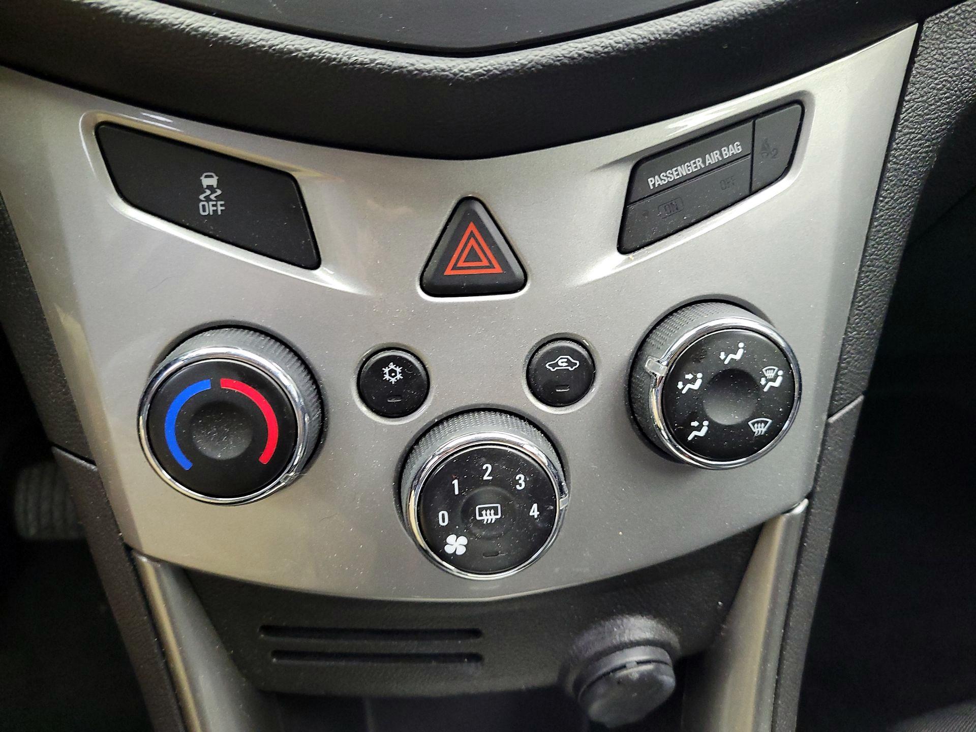 Thumbnail: 2015 Chevrolet Trax - 16