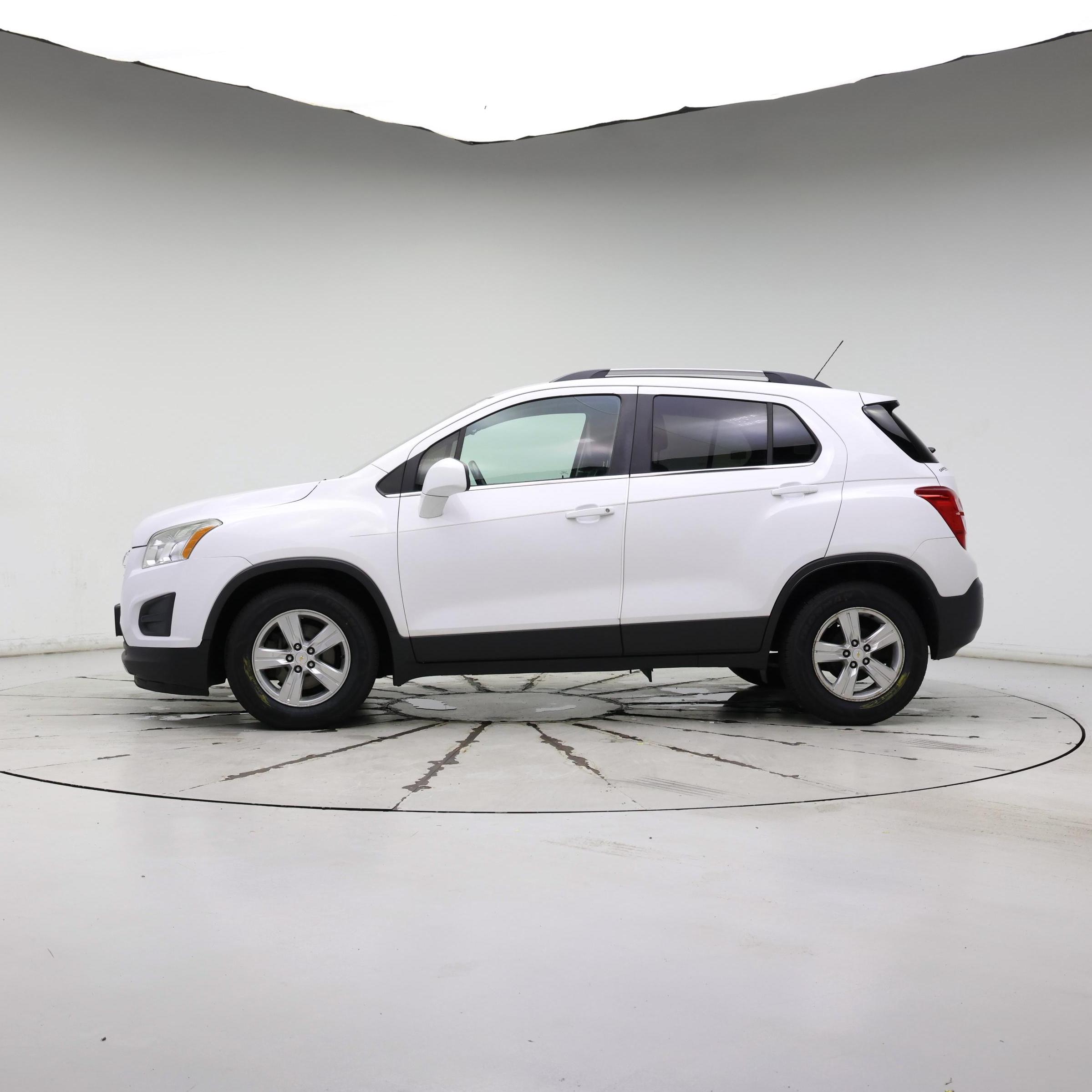 Thumbnail: 2015 Chevrolet Trax - 3