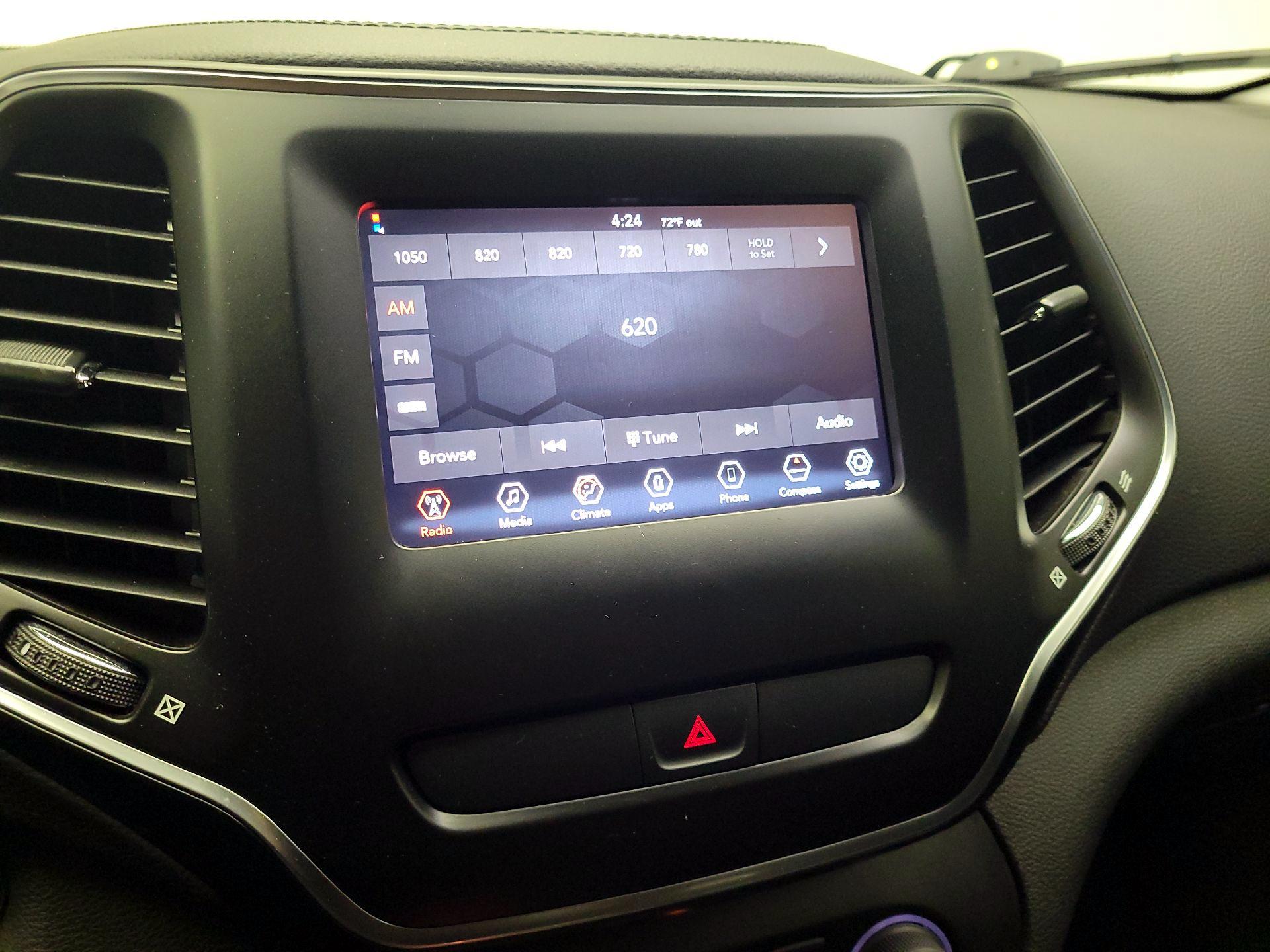 Thumbnail: 2019 Jeep Cherokee - 15