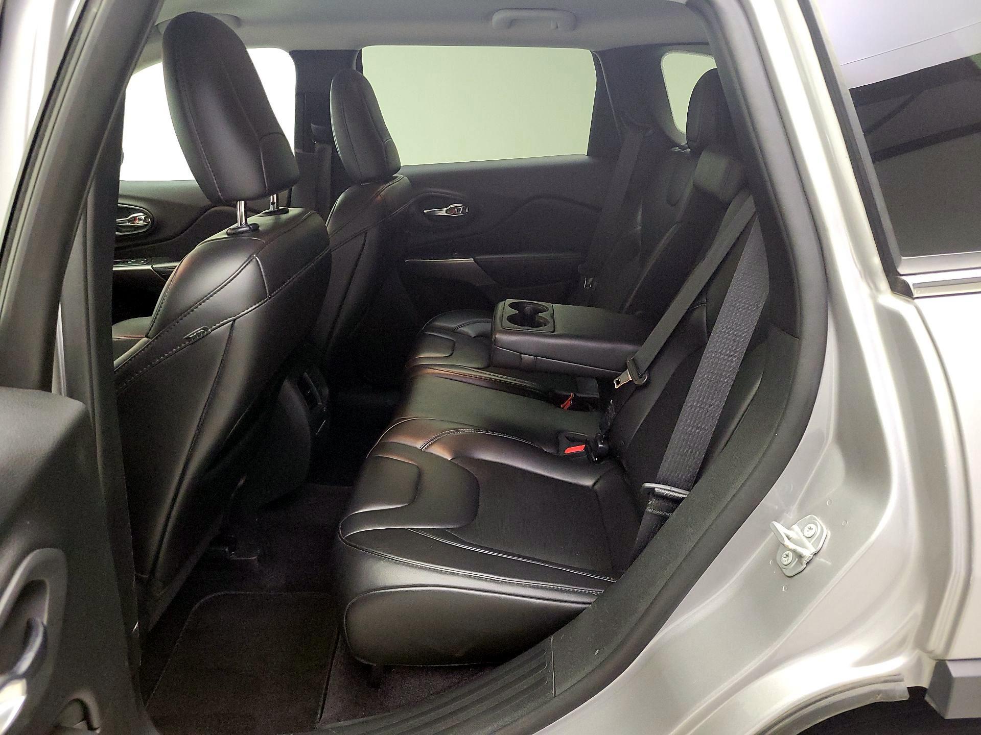 Thumbnail: 2019 Jeep Cherokee - 19