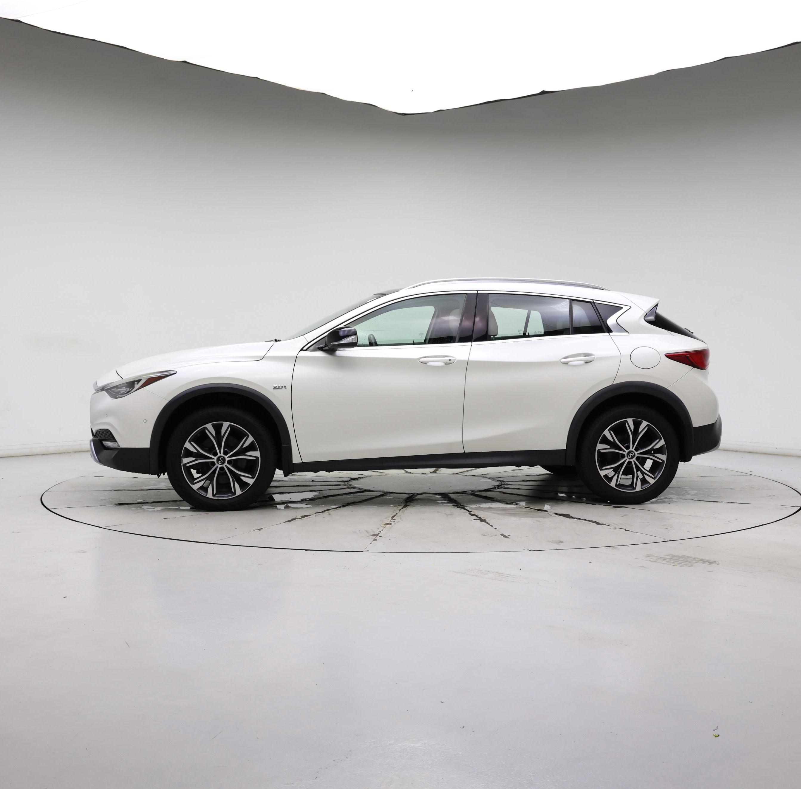Thumbnail: 2018 INFINITI QX30 - 3