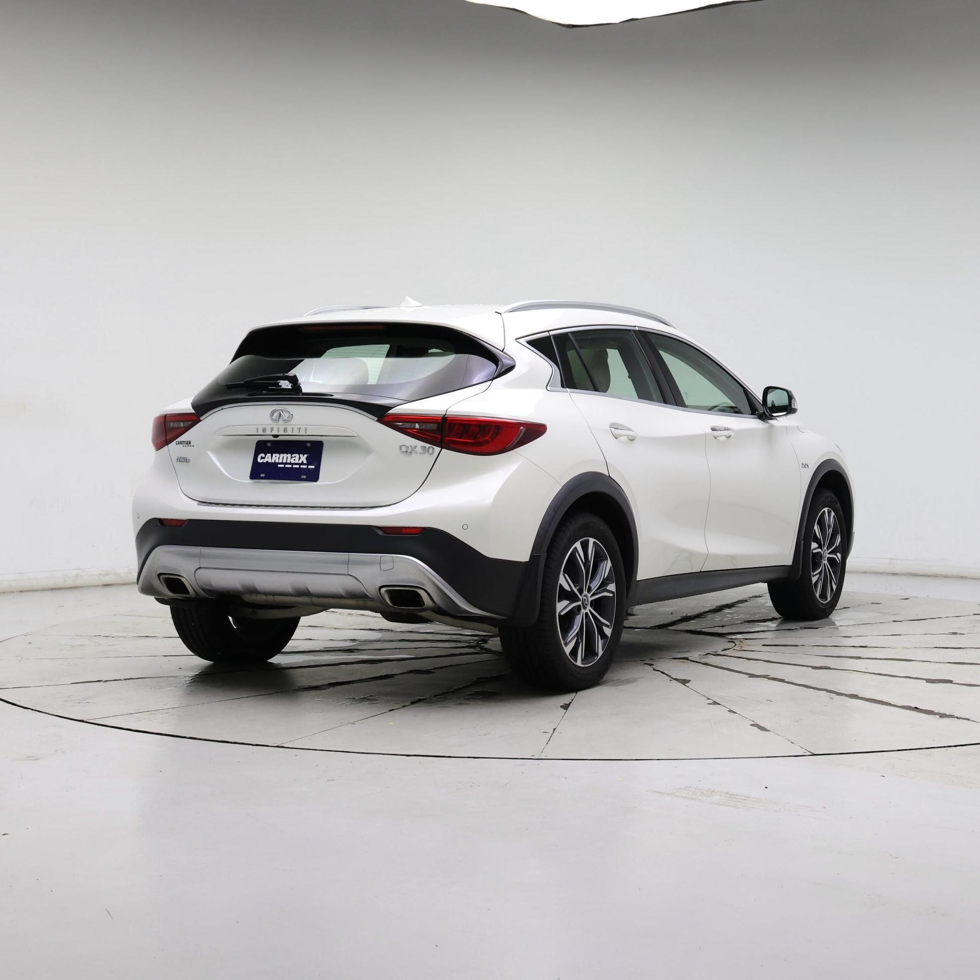 Thumbnail: 2018 INFINITI QX30 - 8