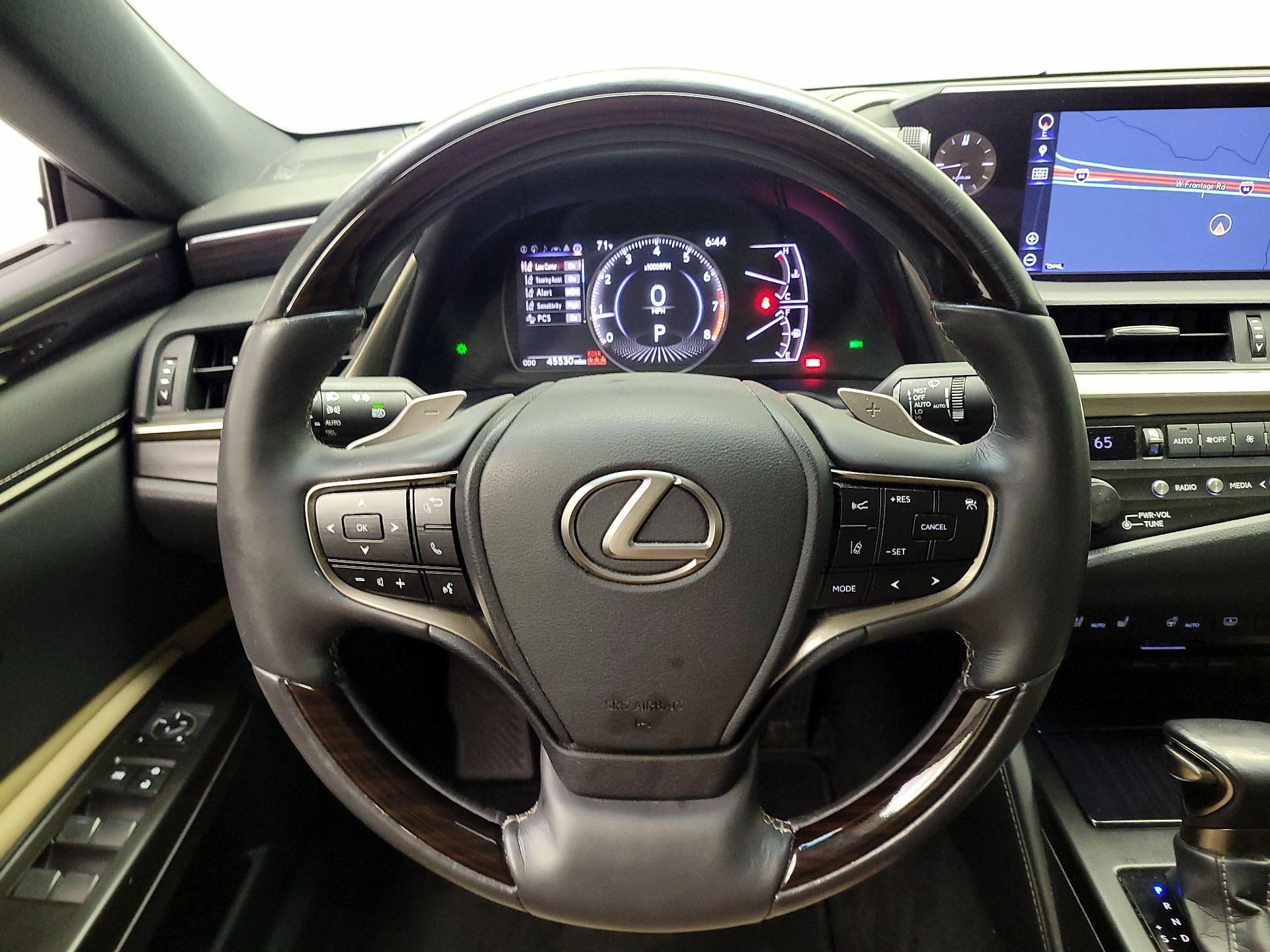 Thumbnail: 2019 Lexus ES - 10