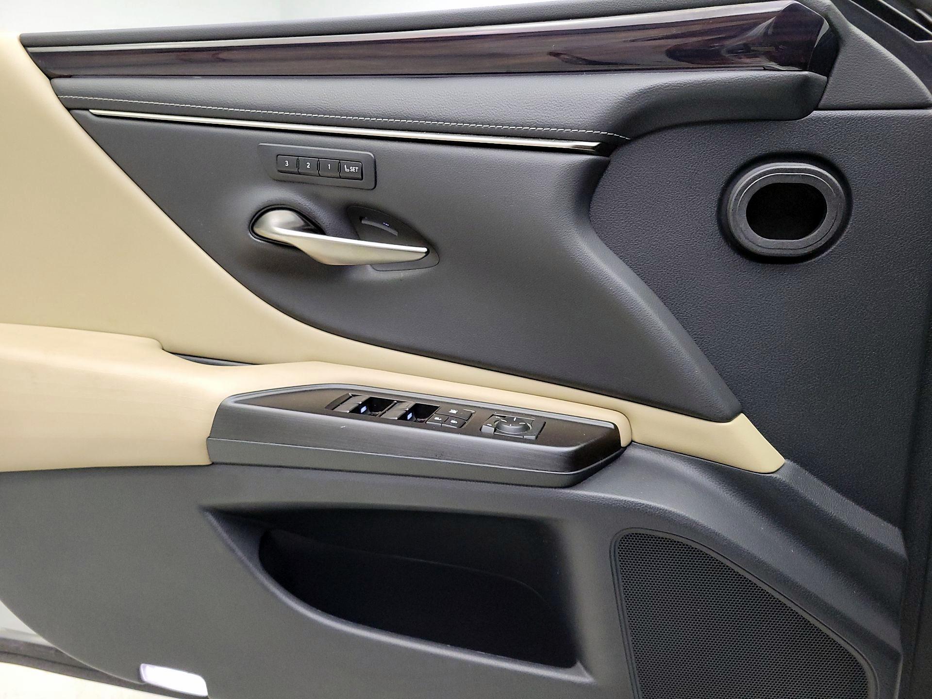 Thumbnail: 2019 Lexus ES - 12