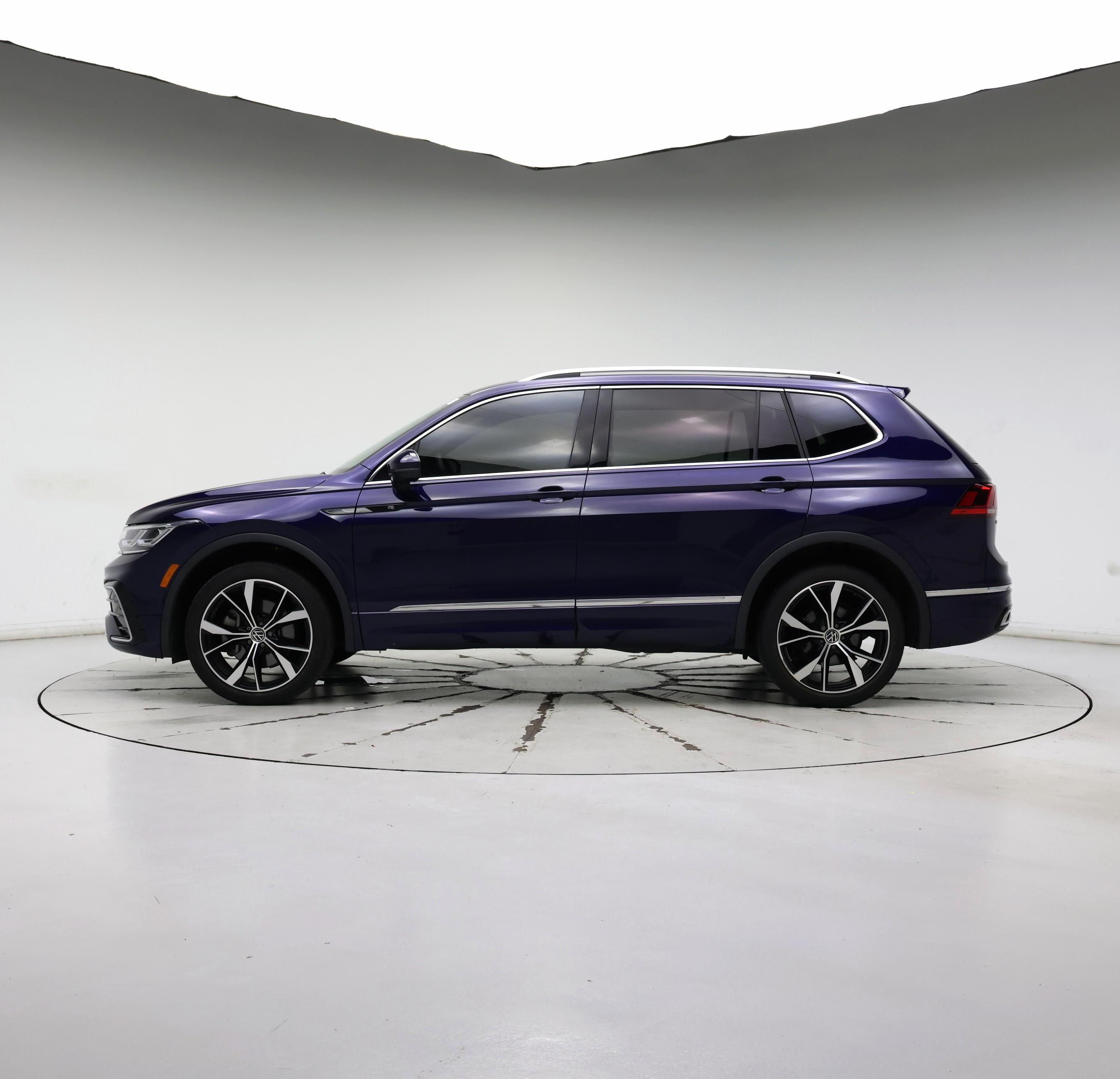 Thumbnail: 2022 Volkswagen Tiguan - 3