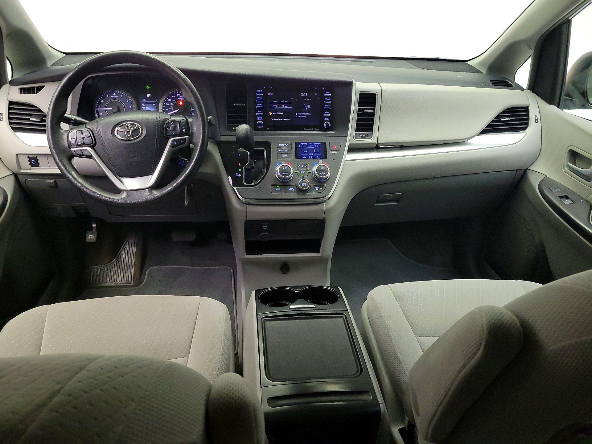 Thumbnail: 2018 Toyota Sienna - 9
