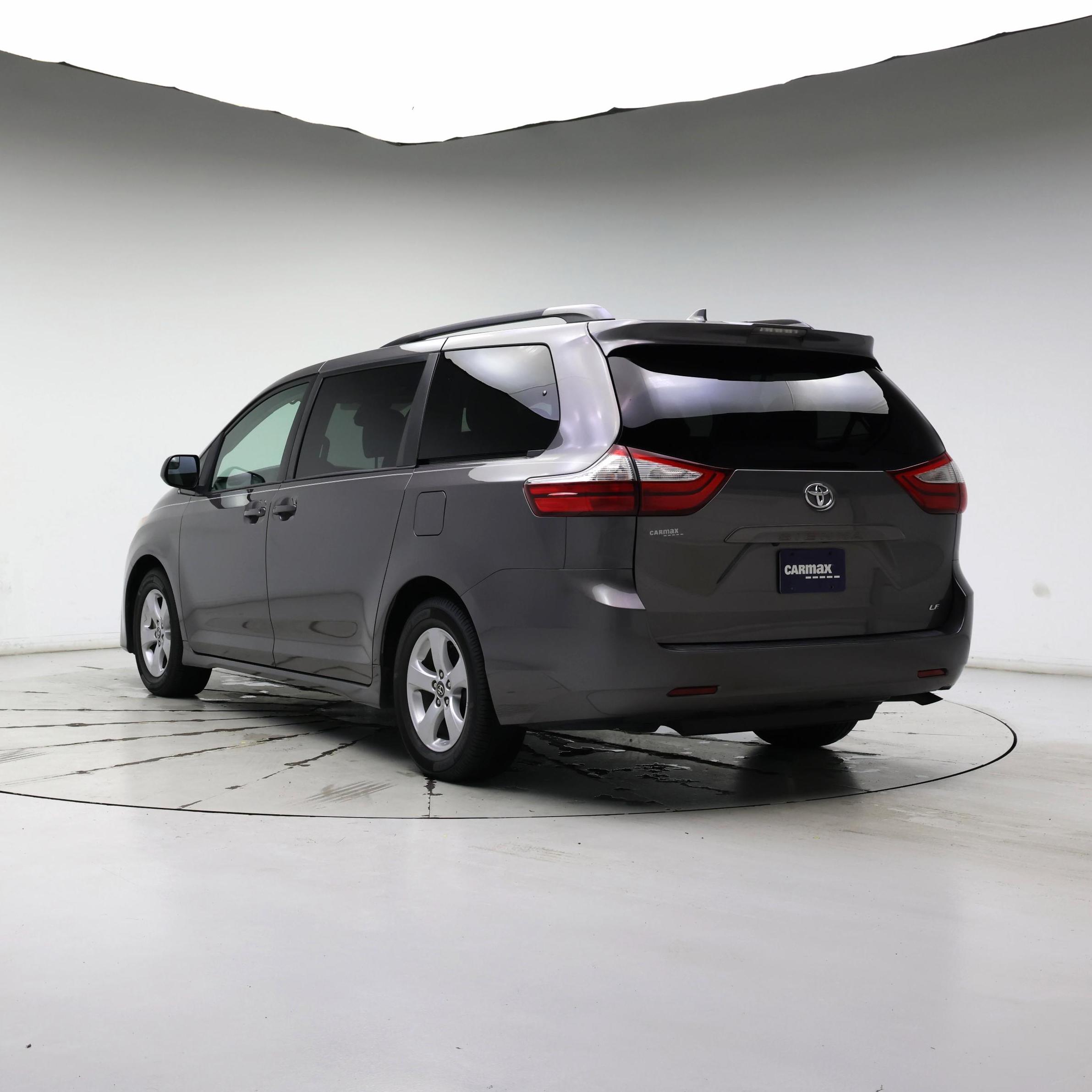 Thumbnail: 2018 Toyota Sienna - 2