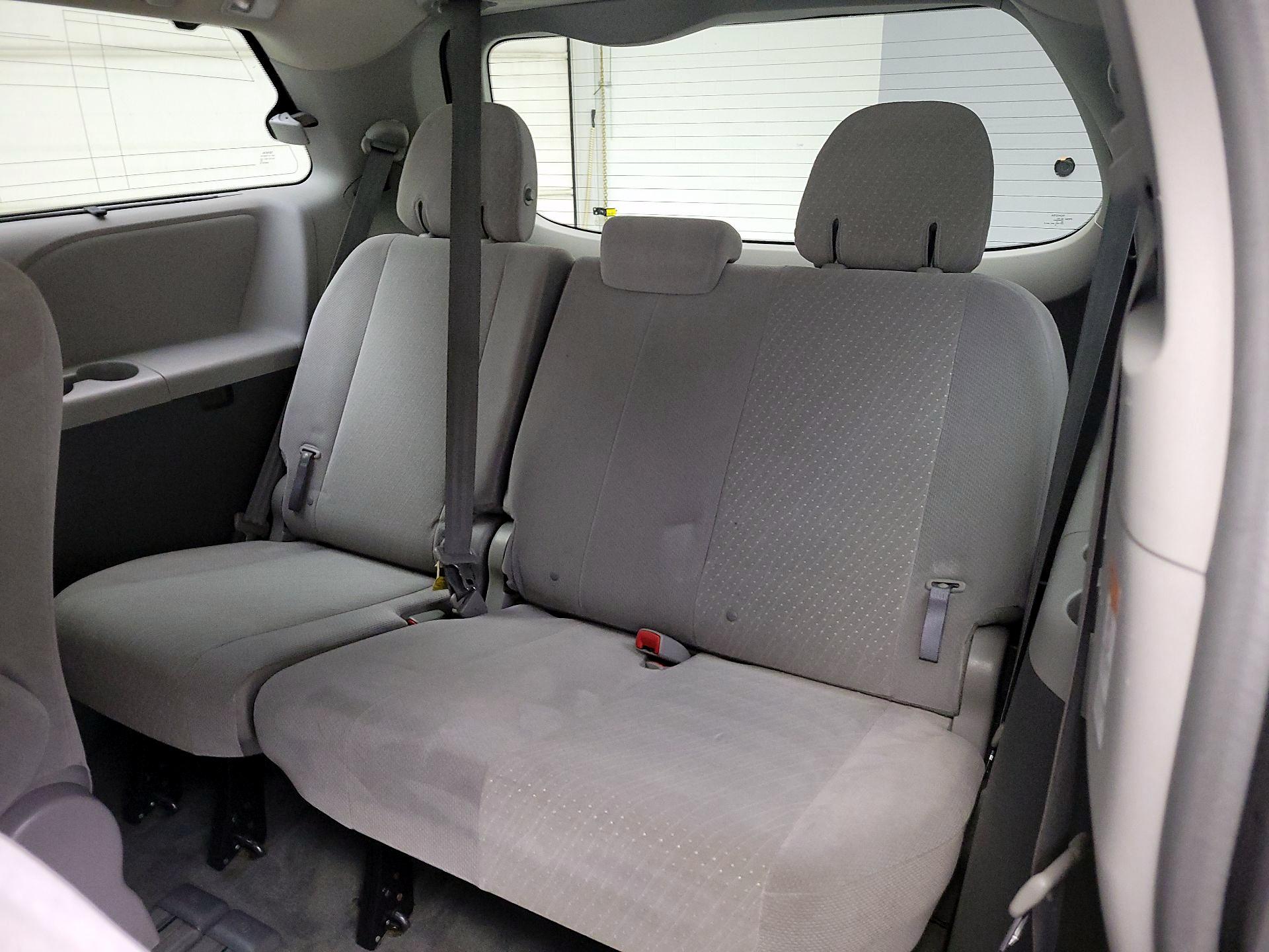 Thumbnail: 2018 Toyota Sienna - 20
