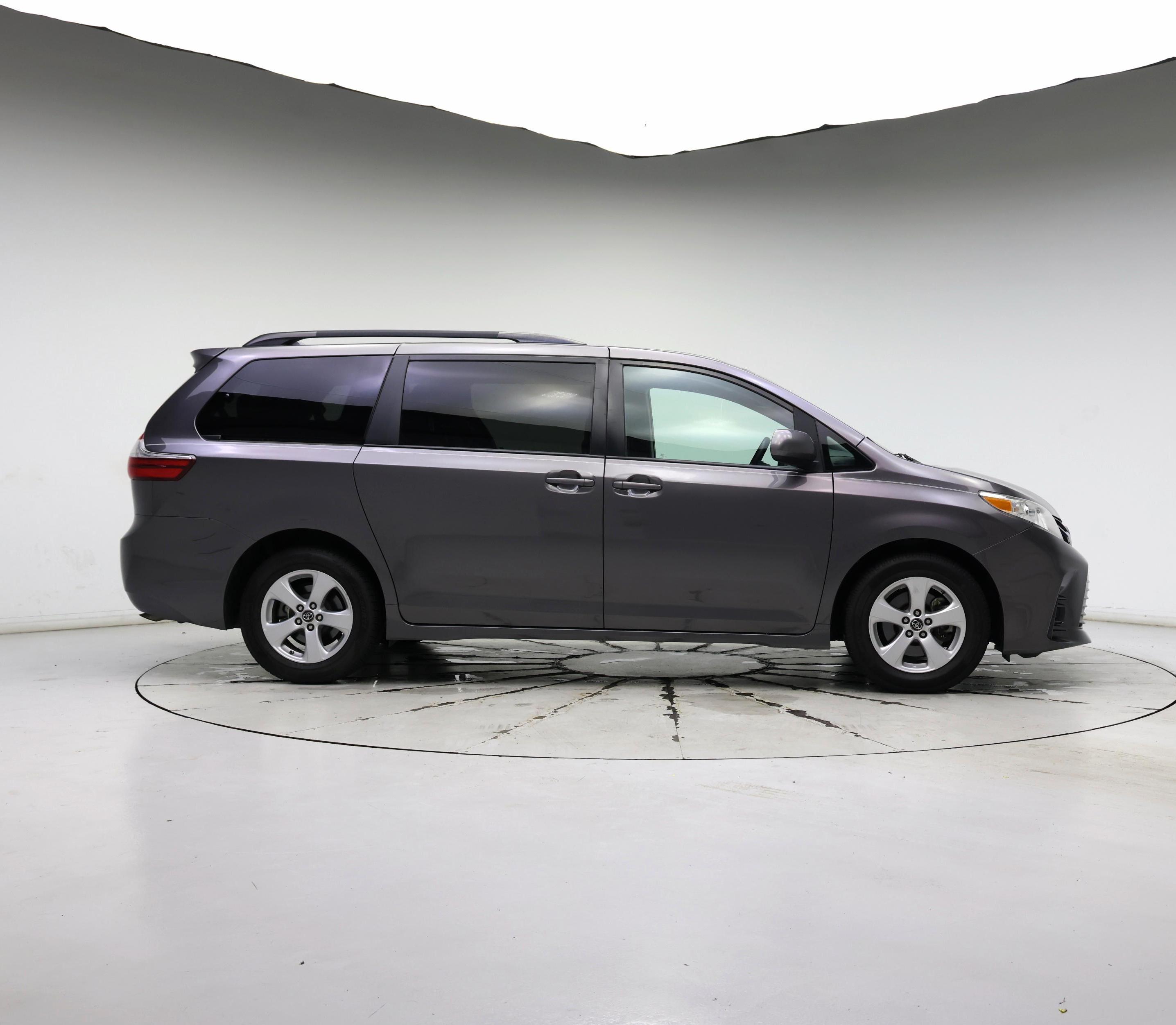 Thumbnail: 2018 Toyota Sienna - 7