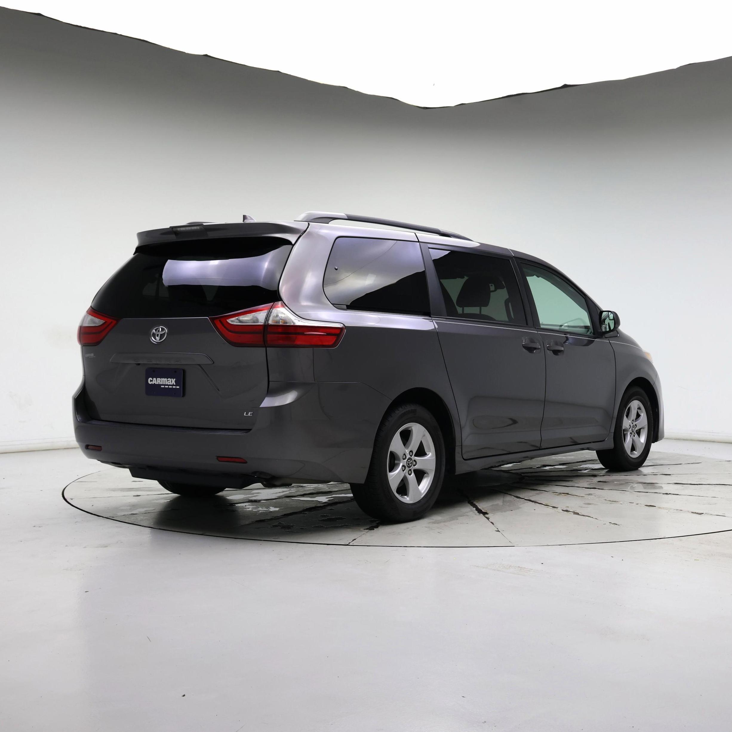 Thumbnail: 2018 Toyota Sienna - 8