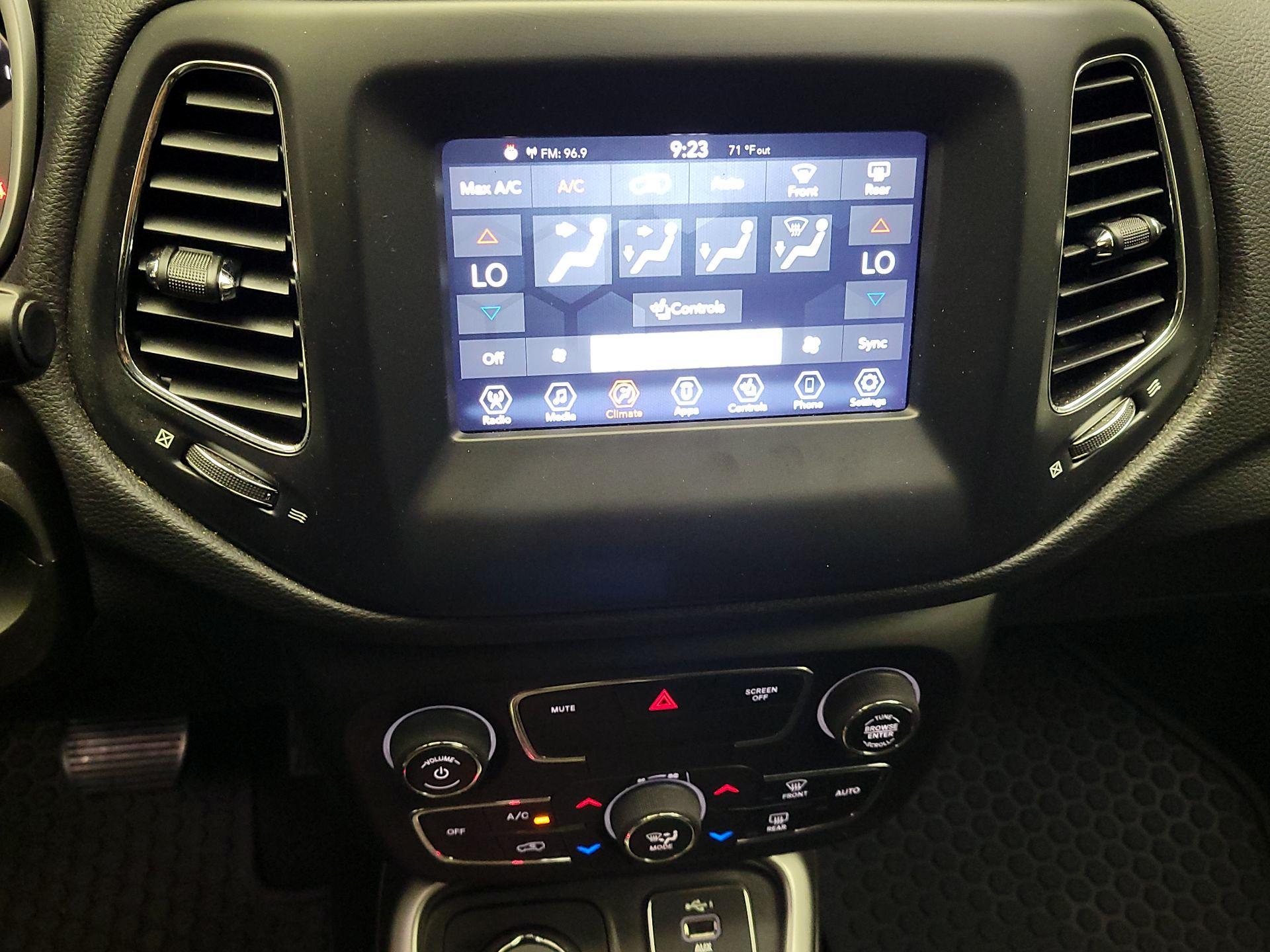 Thumbnail: 2020 Jeep Compass - 16
