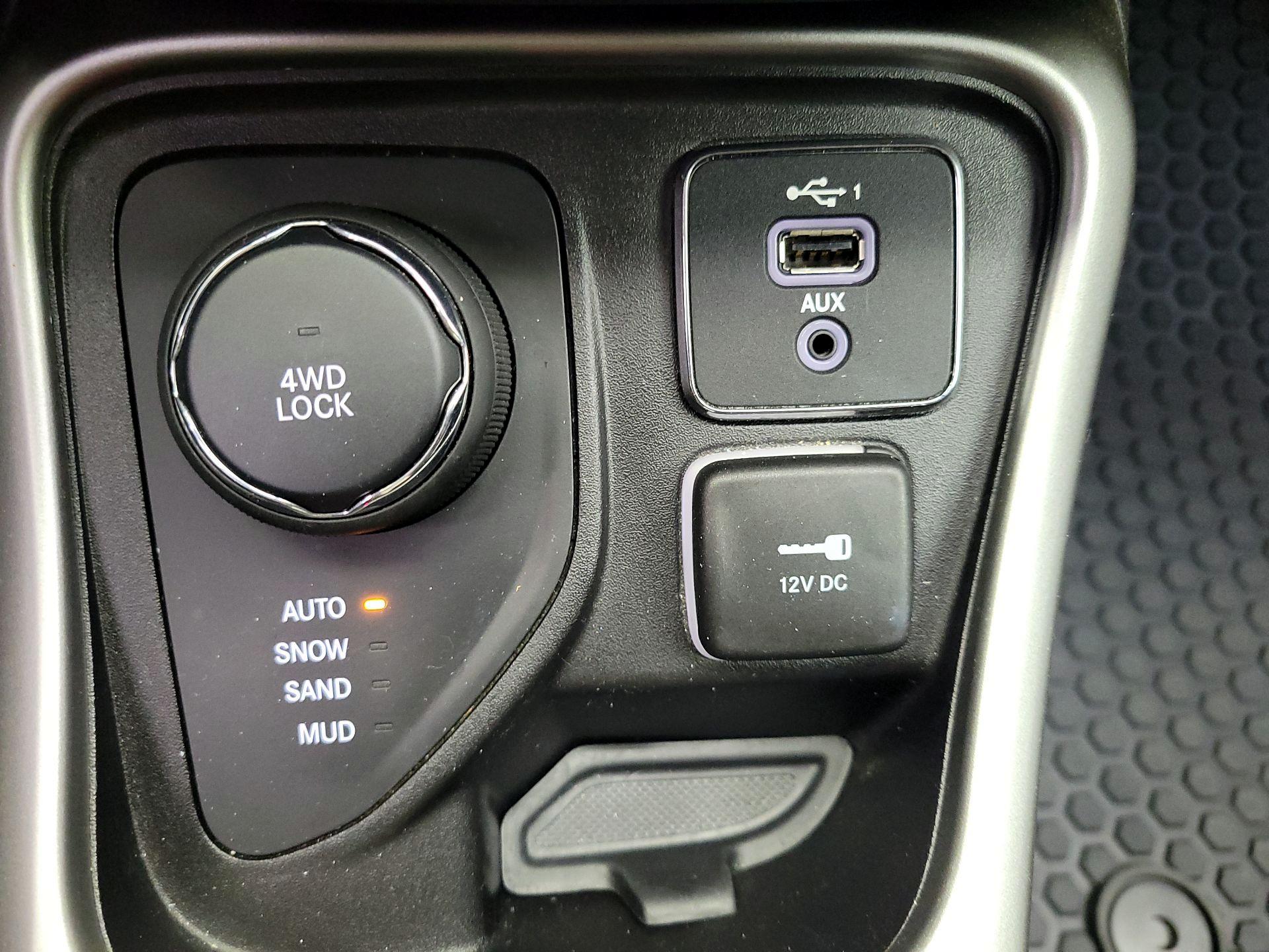 Thumbnail: 2020 Jeep Compass - 18