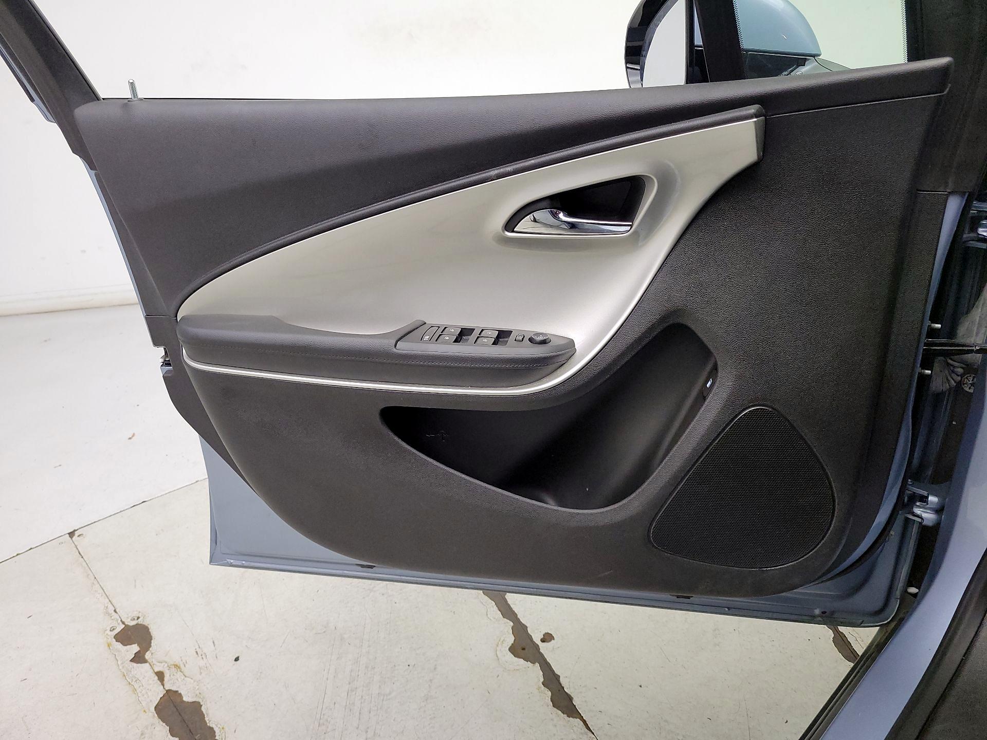 Thumbnail: 2014 Chevrolet Volt - 12