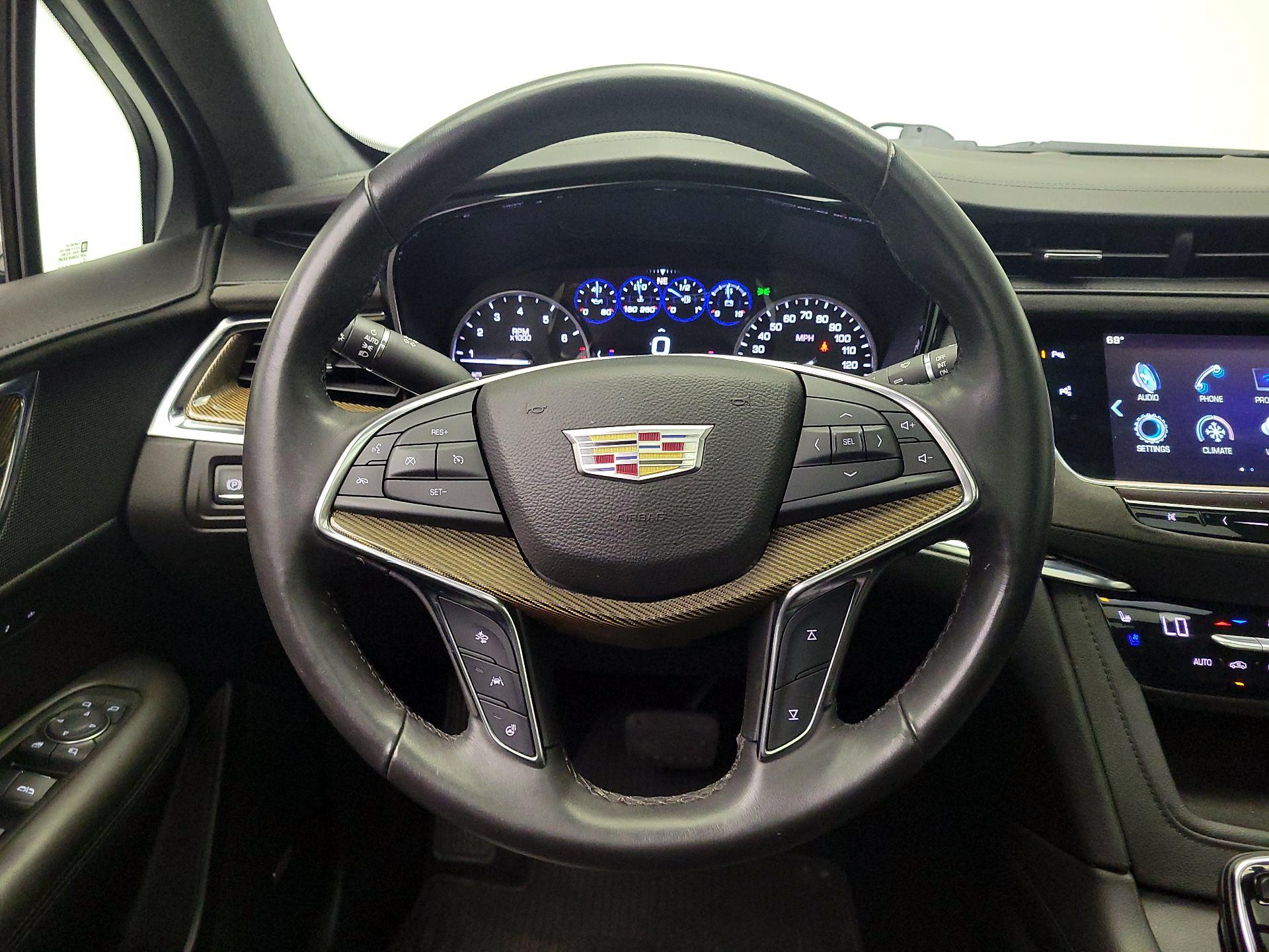 Thumbnail: 2017 Cadillac XT5 - 10