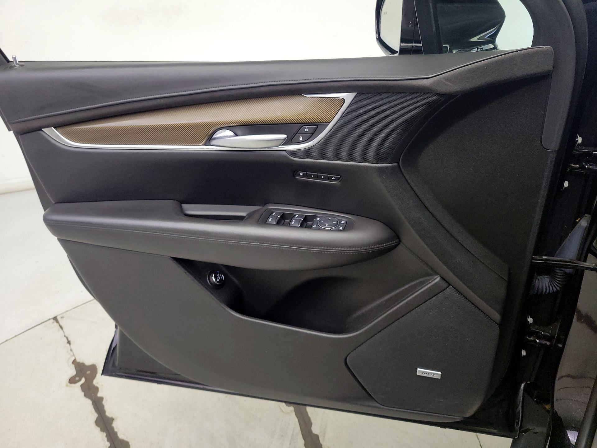 Thumbnail: 2017 Cadillac XT5 - 12