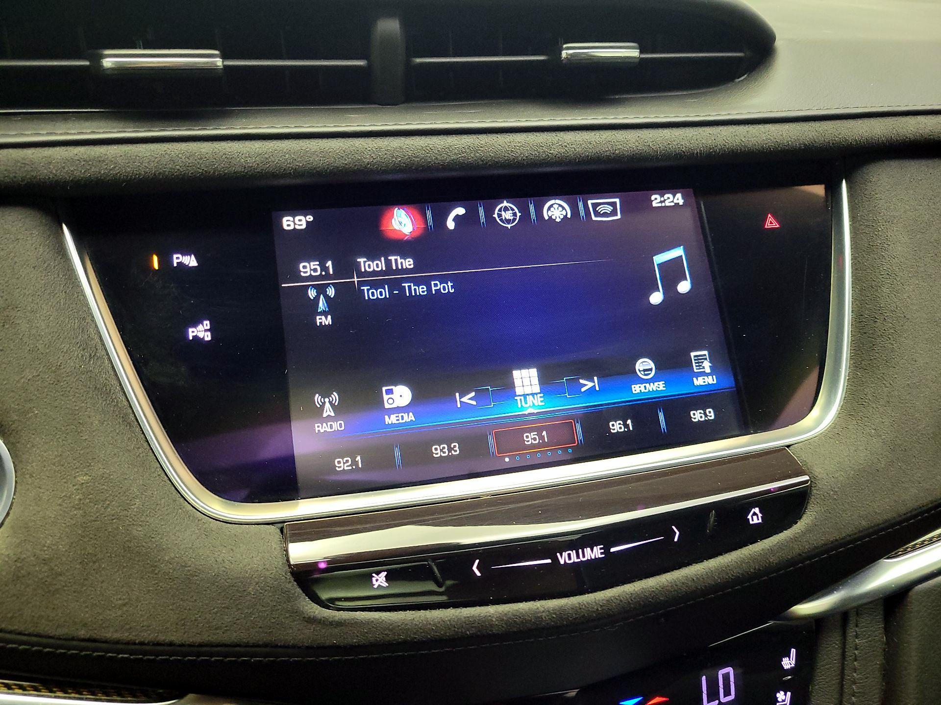 Thumbnail: 2017 Cadillac XT5 - 16