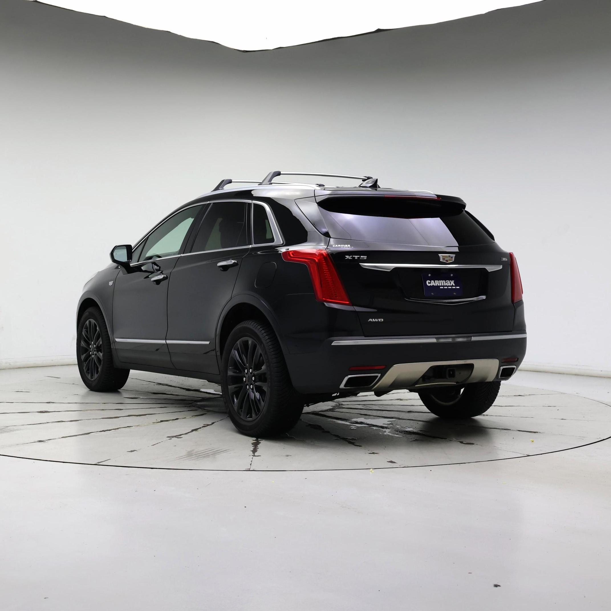 Thumbnail: 2017 Cadillac XT5 - 2