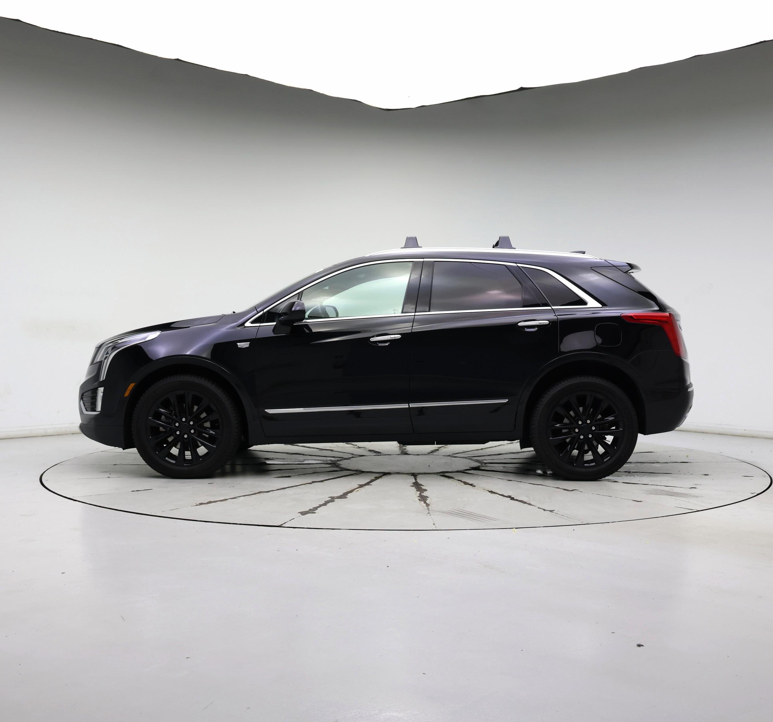 Thumbnail: 2017 Cadillac XT5 - 3