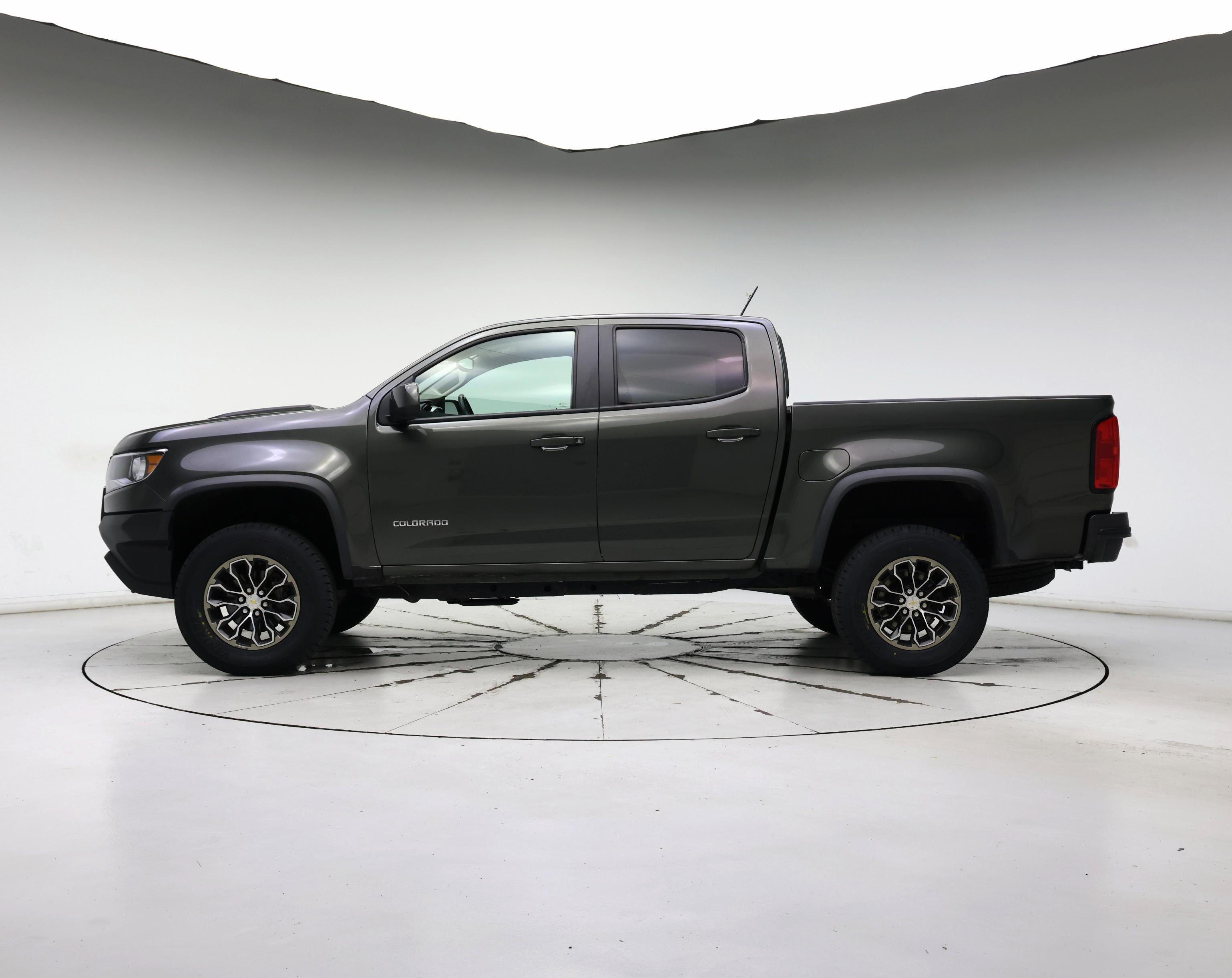 Thumbnail: 2017 Chevrolet Colorado - 3