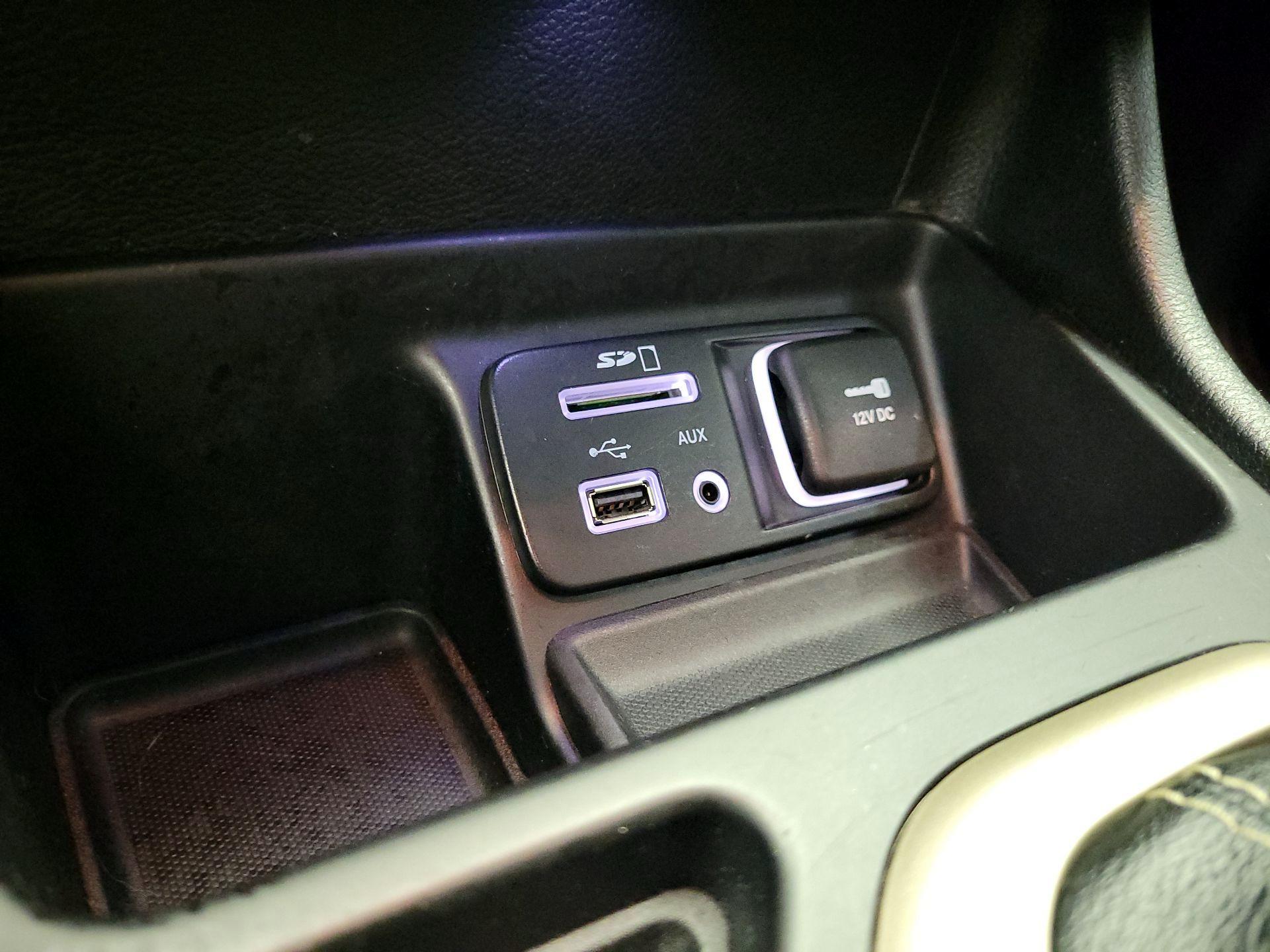 Thumbnail: 2015 Jeep Cherokee - 18