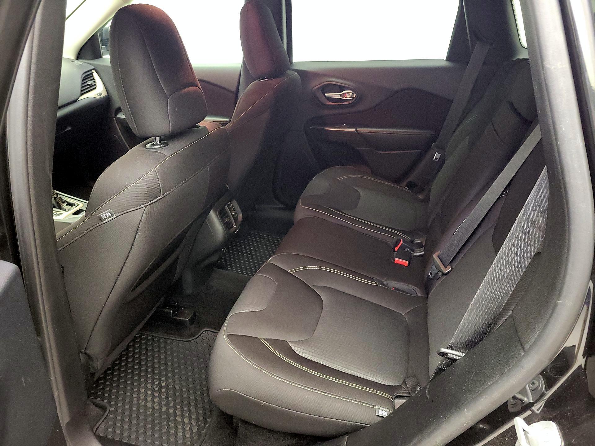 Thumbnail: 2015 Jeep Cherokee - 19