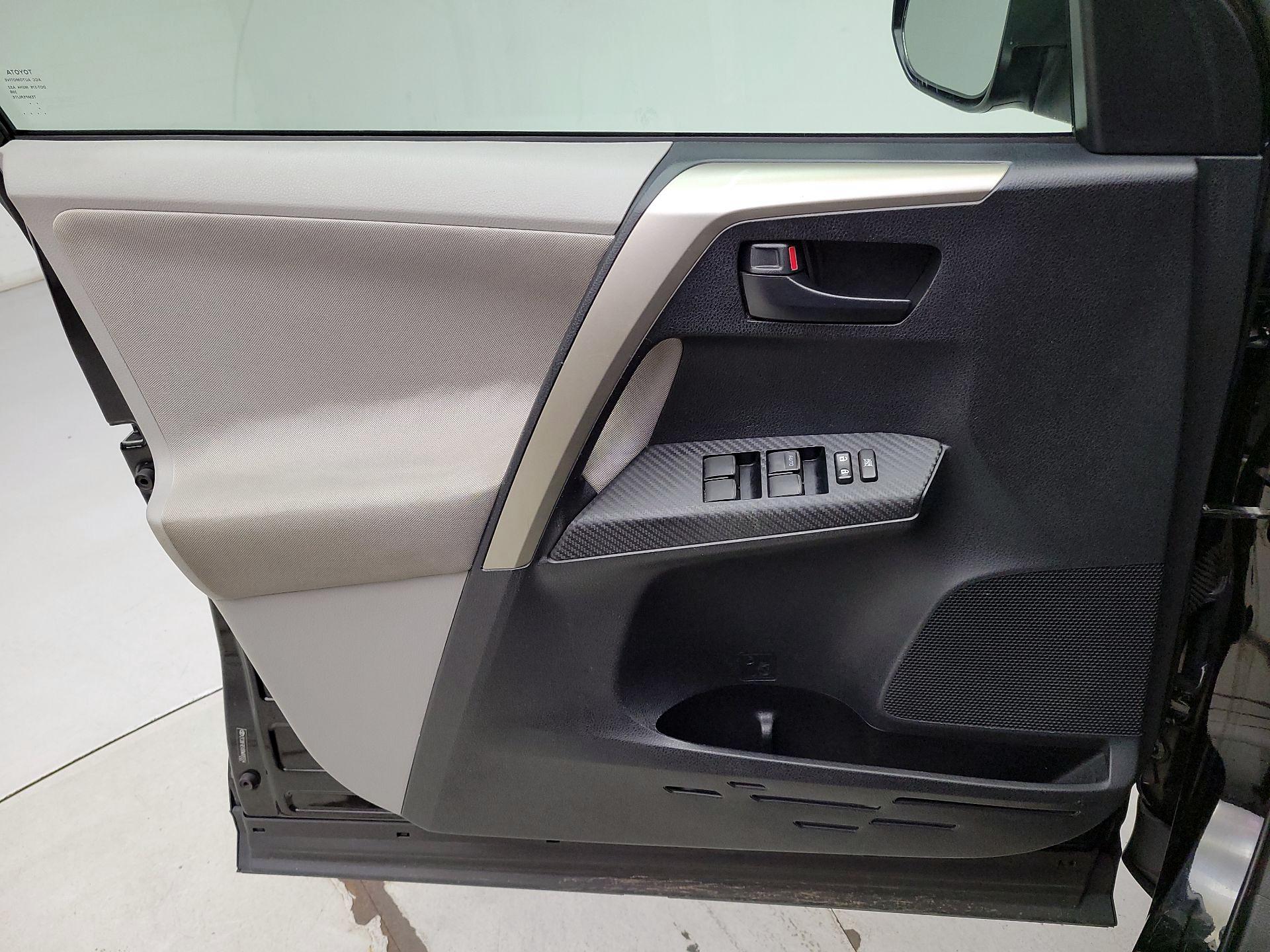 Thumbnail: 2013 Toyota RAV4 - 12