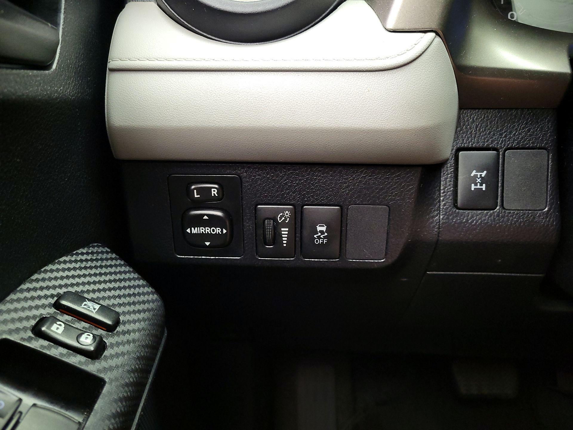 Thumbnail: 2013 Toyota RAV4 - 13