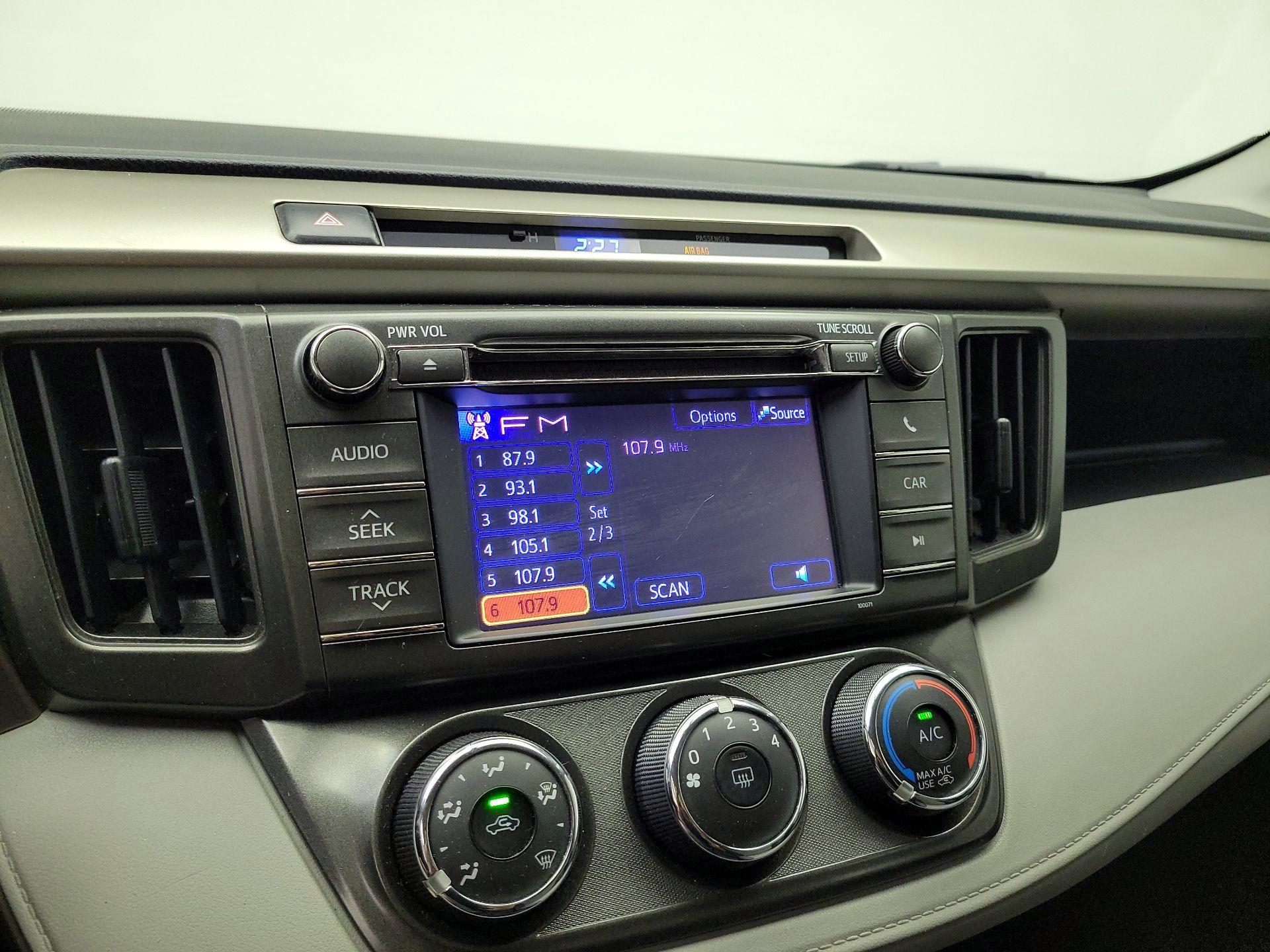 Thumbnail: 2013 Toyota RAV4 - 15