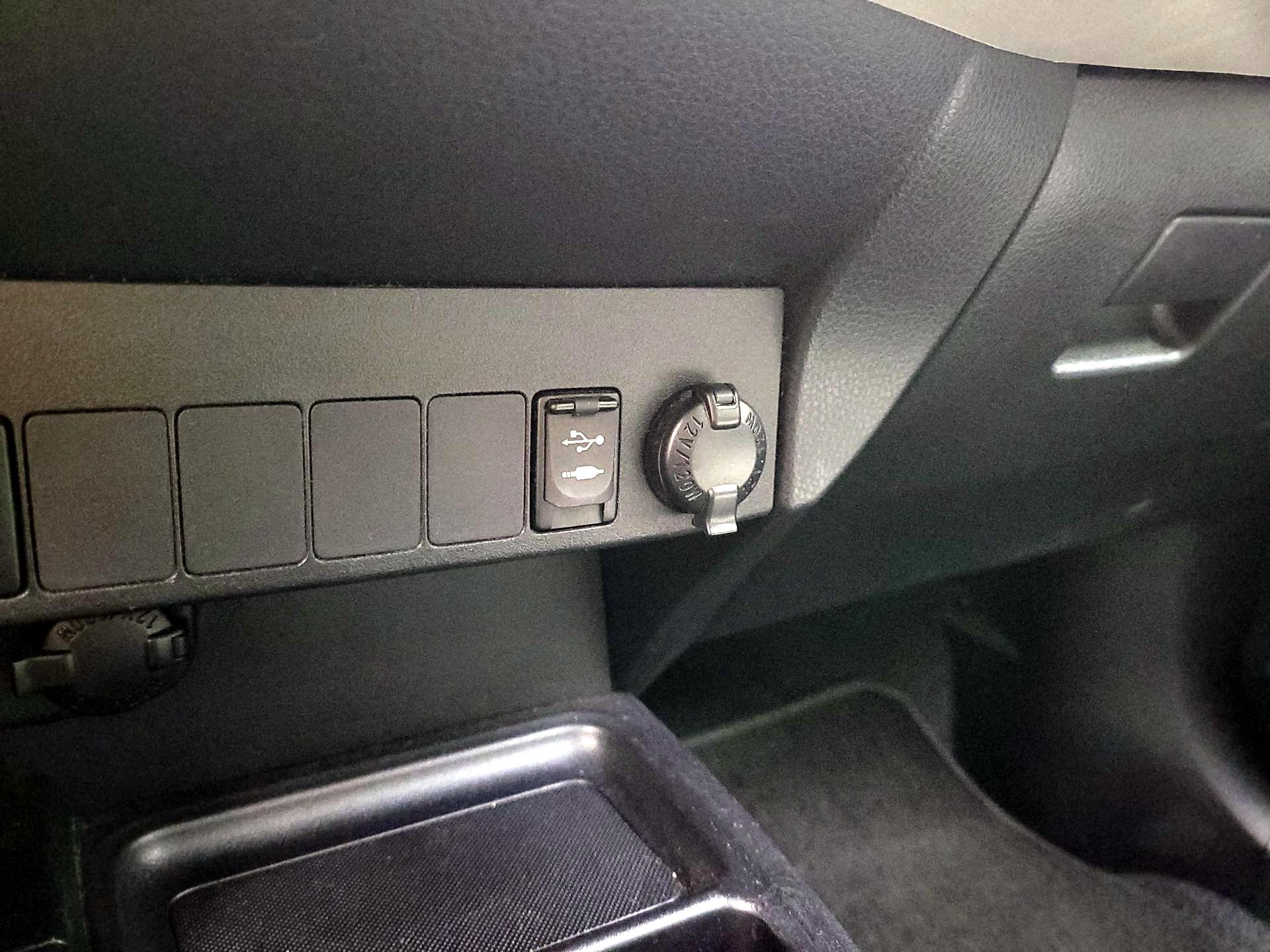 Thumbnail: 2013 Toyota RAV4 - 18