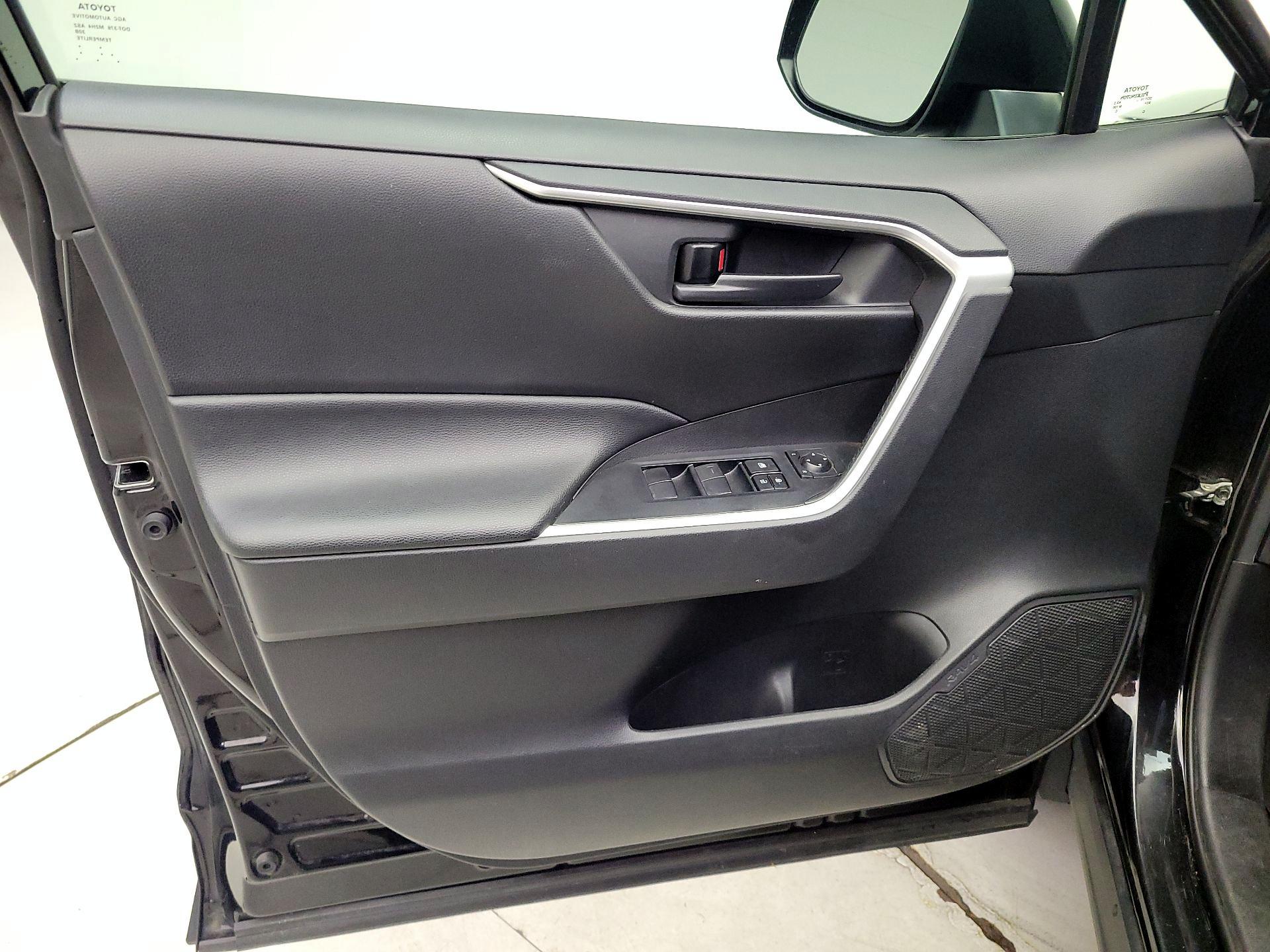 Thumbnail: 2021 Toyota RAV4 - 12