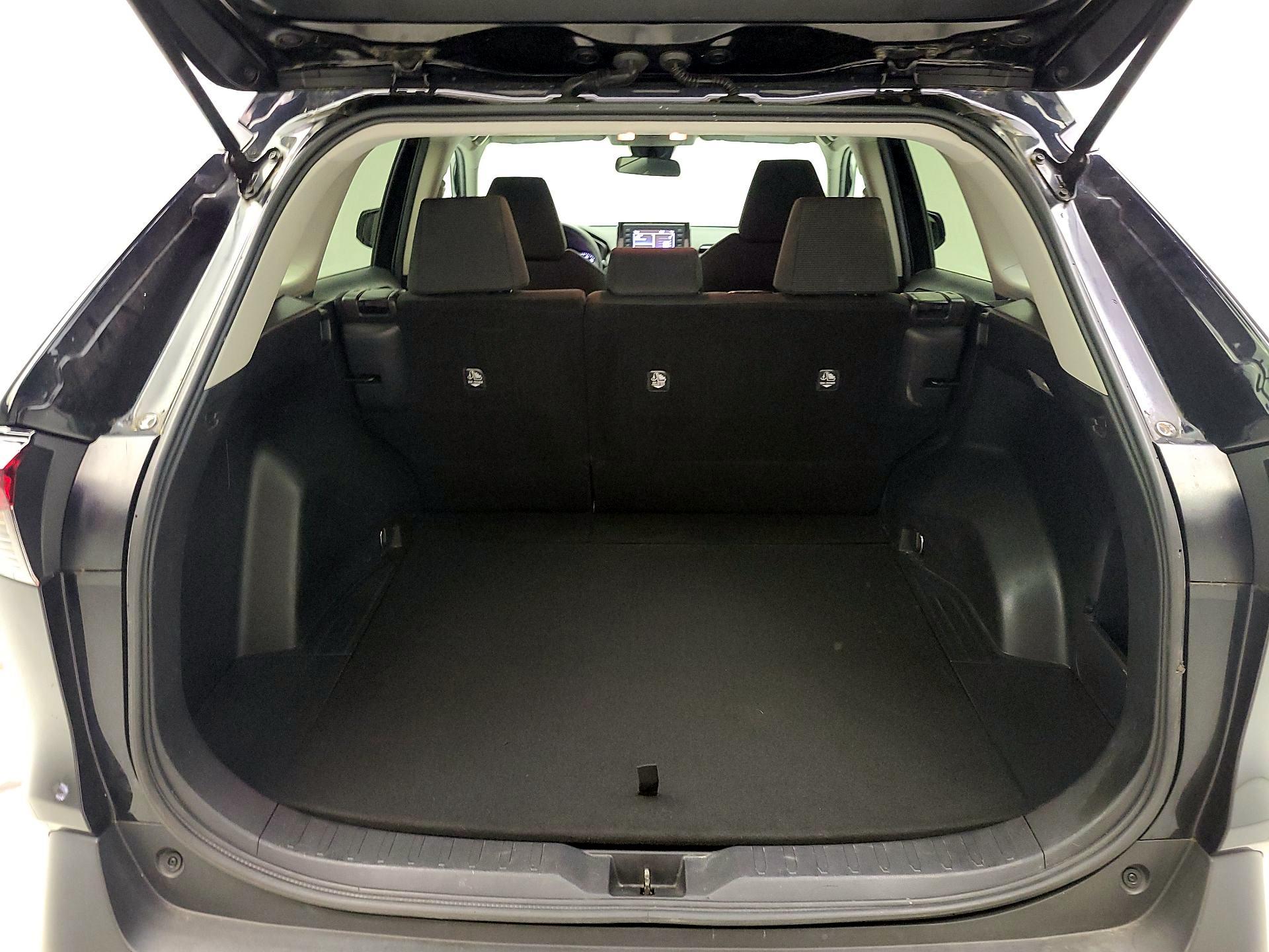Thumbnail: 2021 Toyota RAV4 - 20