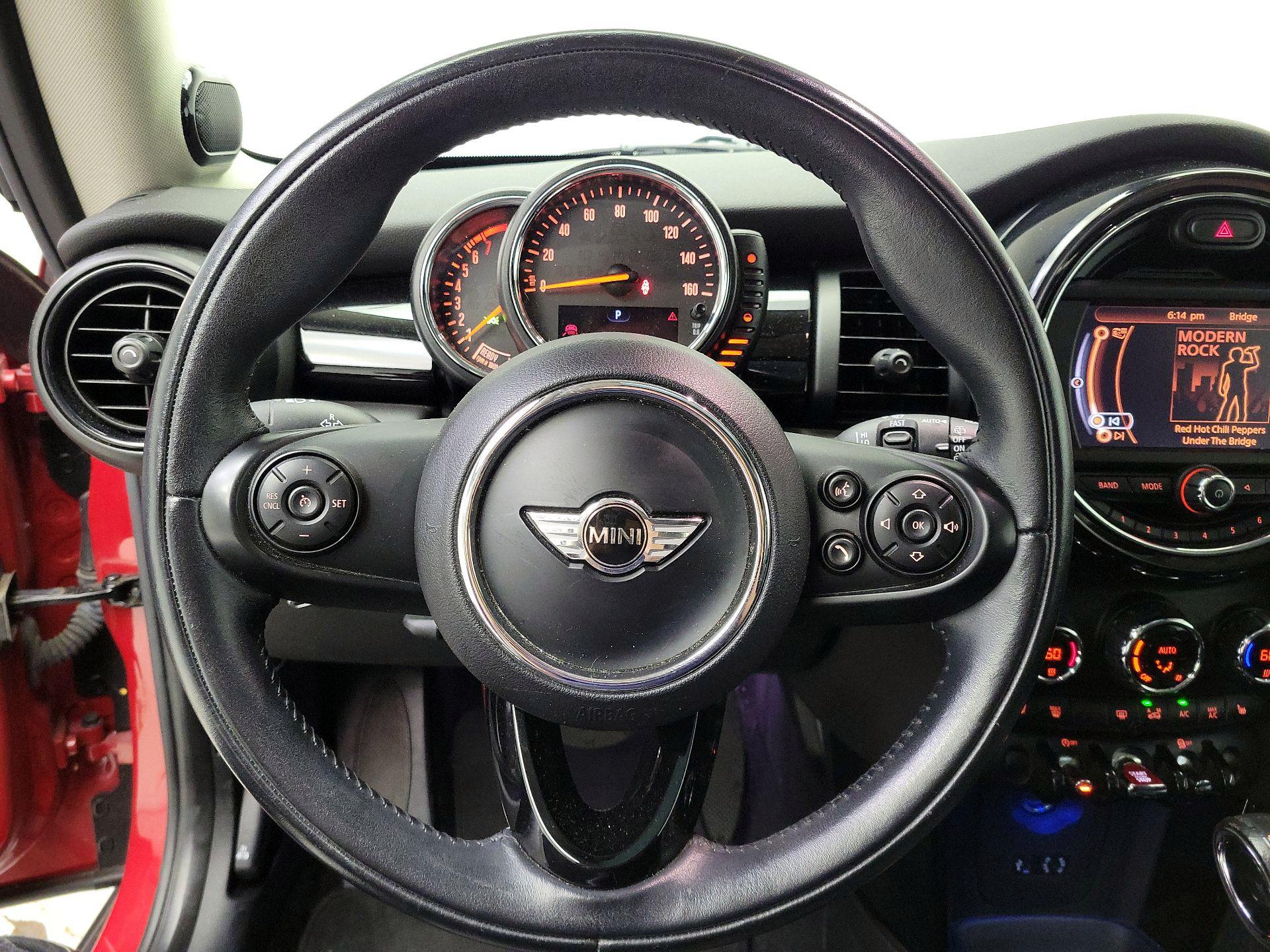 Thumbnail: 2016 MINI Cooper Hardtop - 10