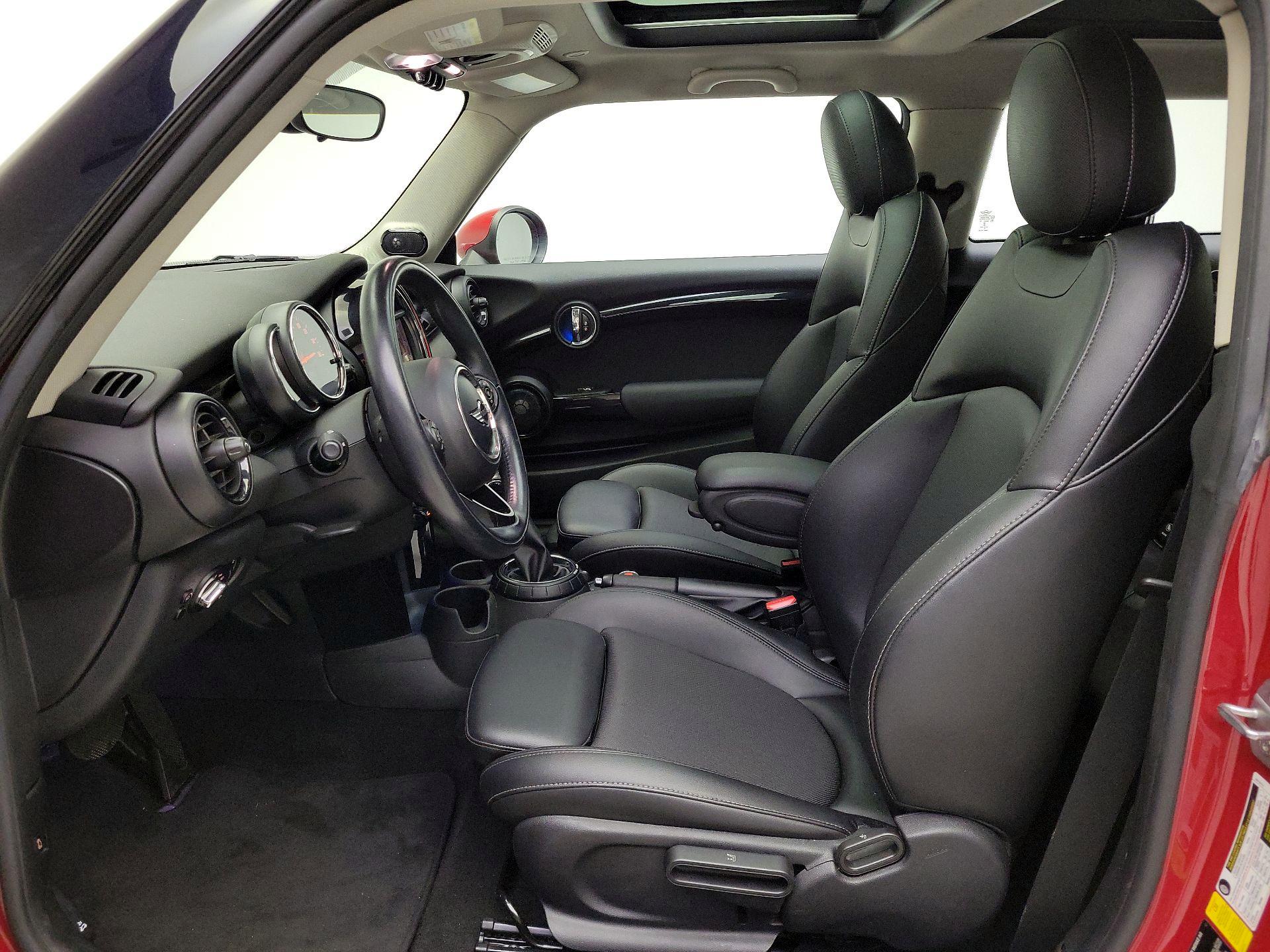 Thumbnail: 2016 MINI Cooper Hardtop - 11