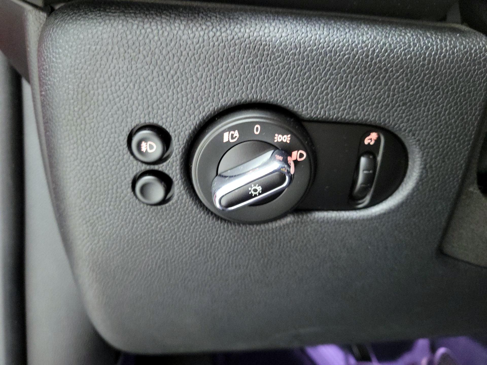 Thumbnail: 2016 MINI Cooper Hardtop - 13